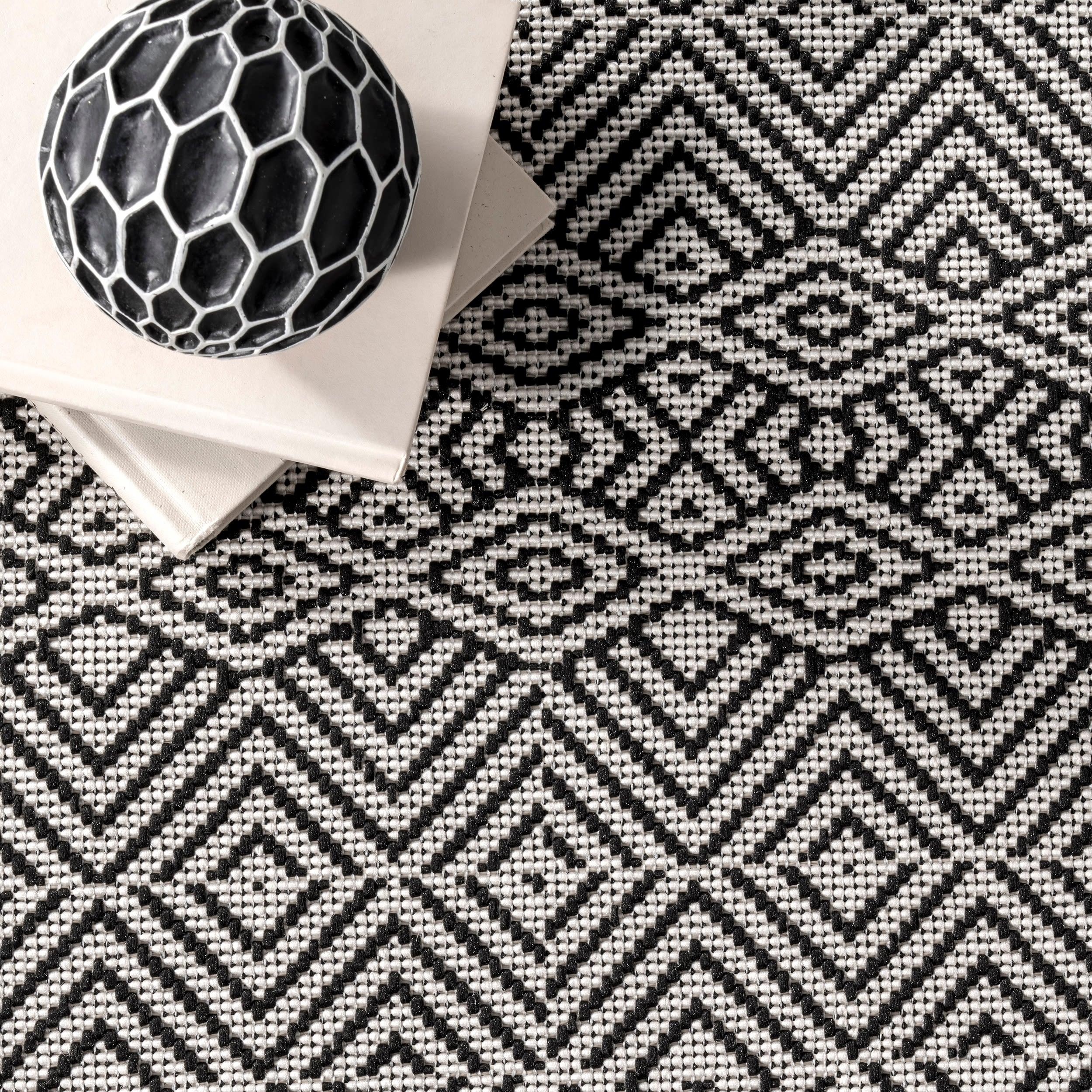 Nuloom Paloma Geometric 7x9 Indoor/Outdoor Area Rug for Living Room Patio Deck Front Porch Kitchen, Black/Ivory