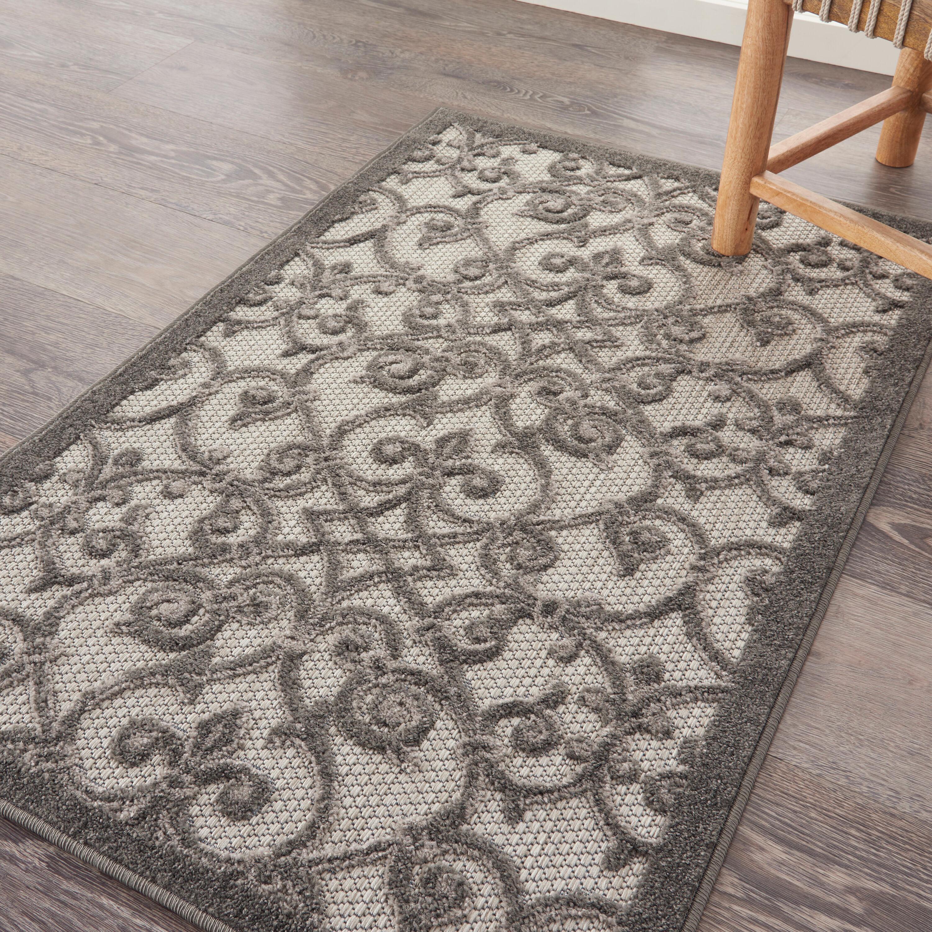 Lark Manor™ Isalia Floral Indoor / Outdoor Rug