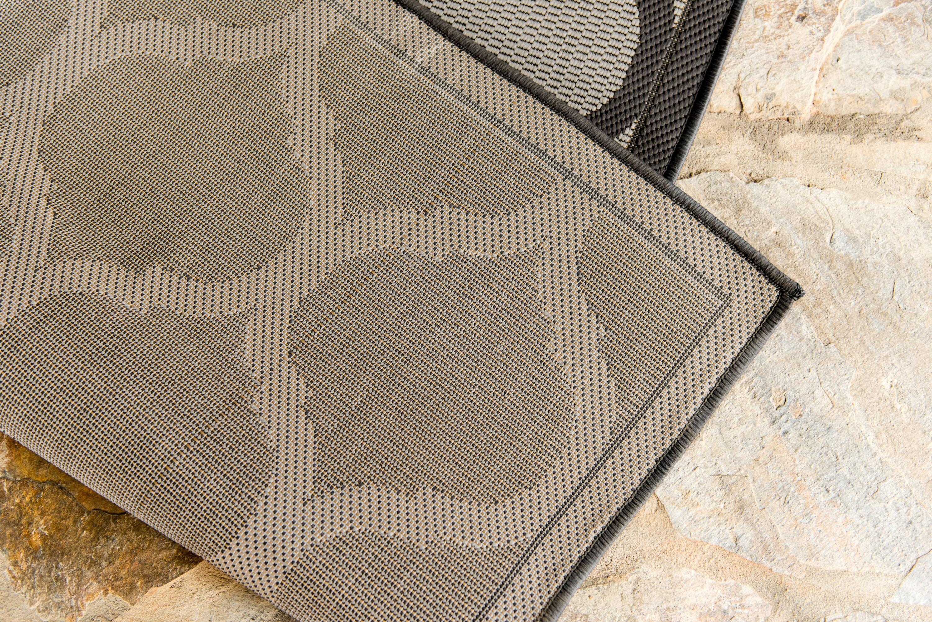 Elegant Gray Lattice Outdoor 3x5 Area Rug - Stain-resistant and Pet-friendly