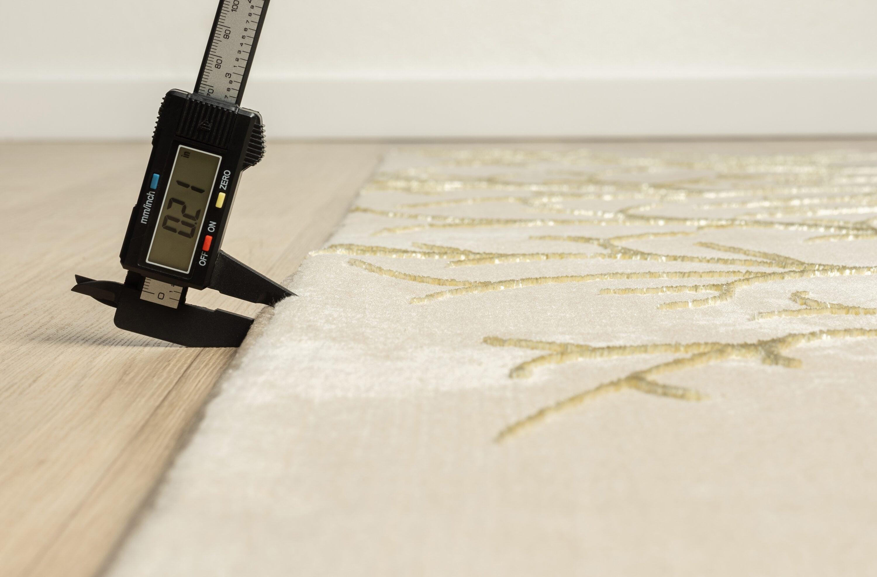 Ksamil Abstract Area Rug In Beige/Gold