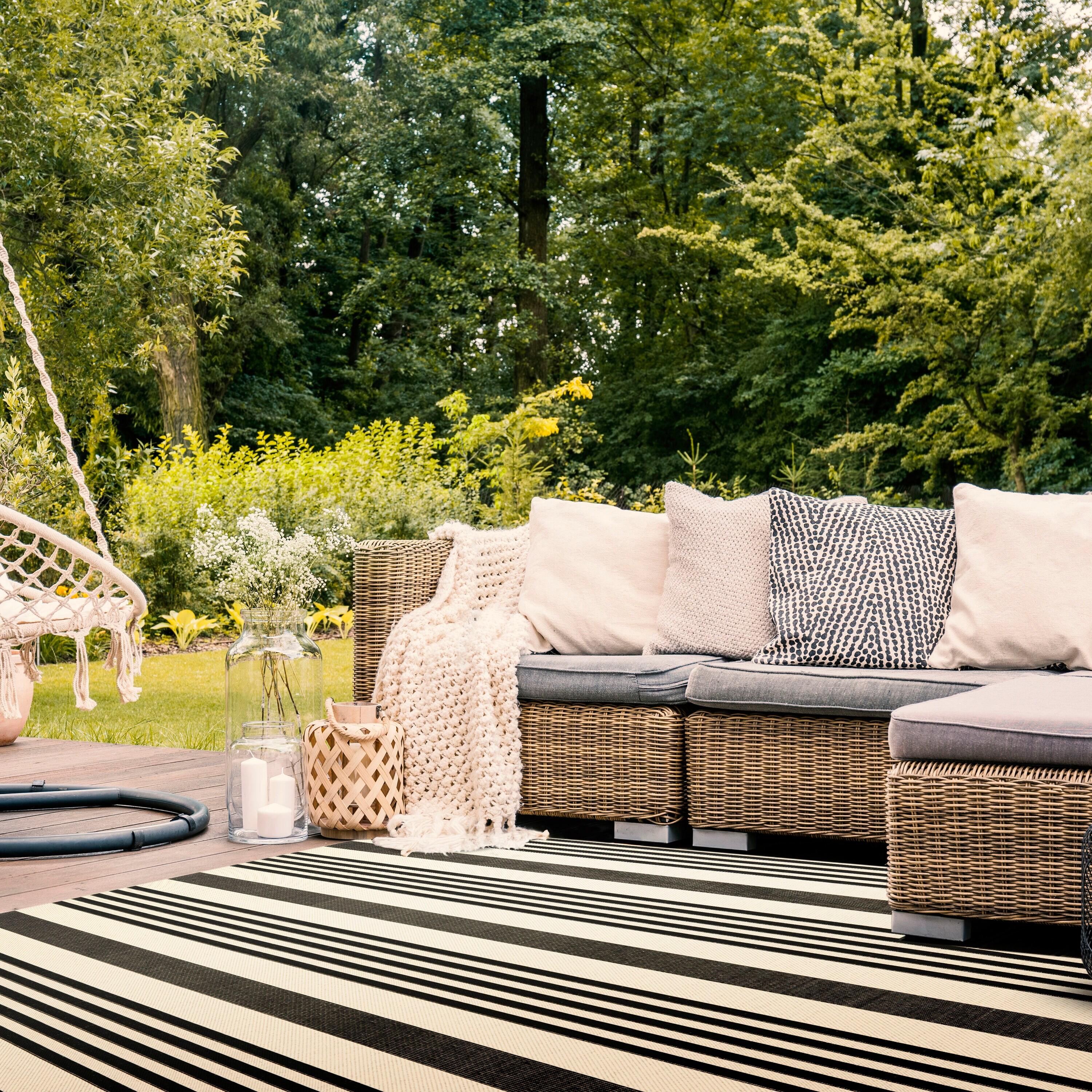 Courtyard CY6062 Power Loomed Indoor/Outdoor Accent Rug - Black/Bone - 2'x3'7" - Safavieh.