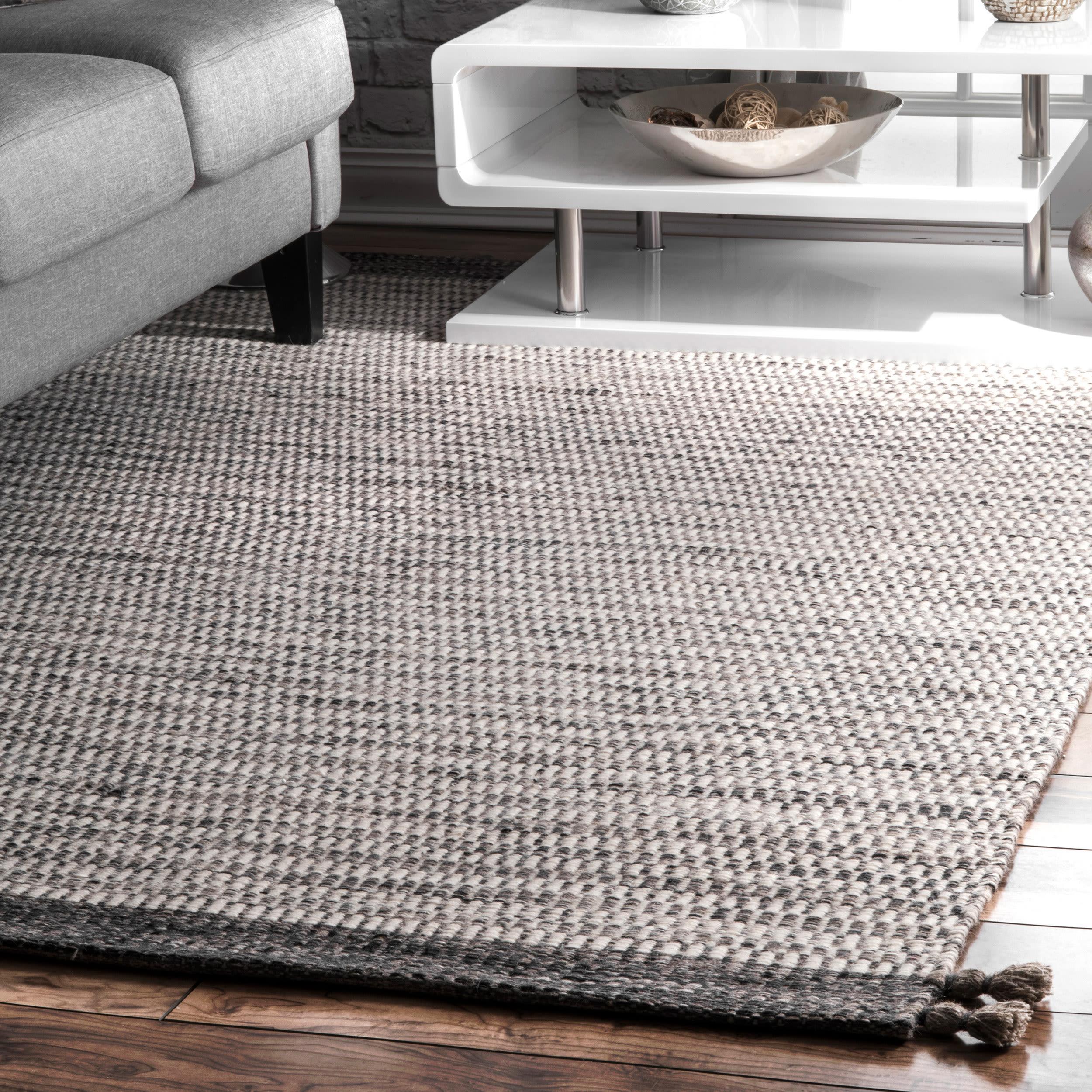 nuLOOM Handmade Jenson Tassel Rug Area Rug