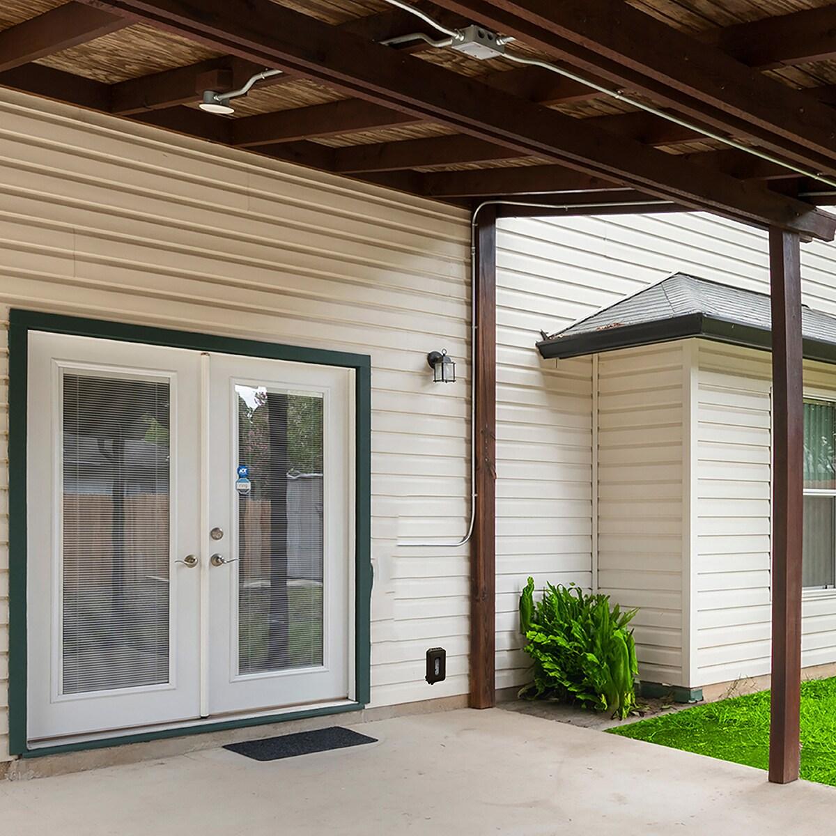 TayMac Single Gang Rectangular Polycarbonate Bronze Expandable Outdoor Box Cover