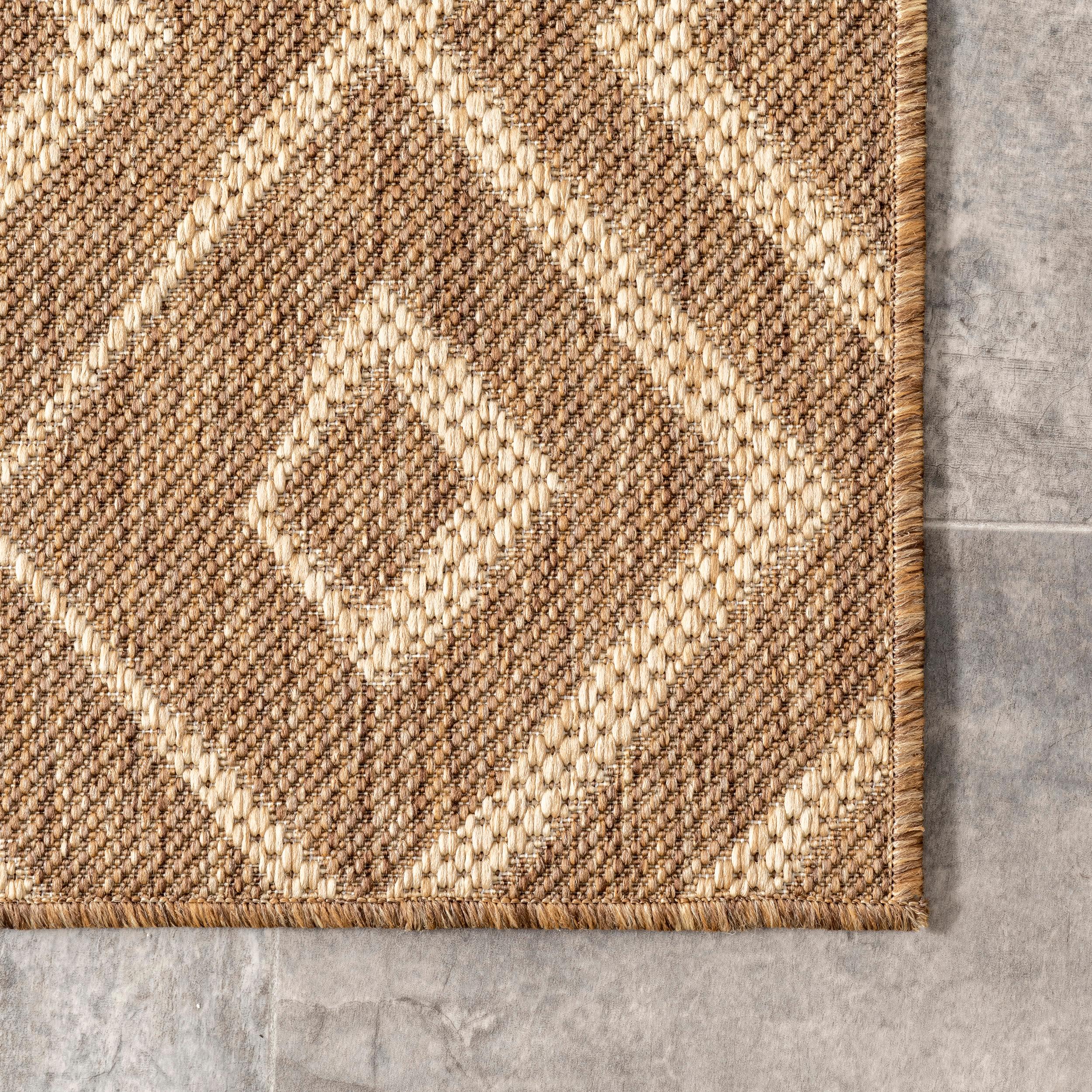 Beige Square Trellis Easy-Care Synthetic Indoor/Outdoor Rug, 4' x 6'