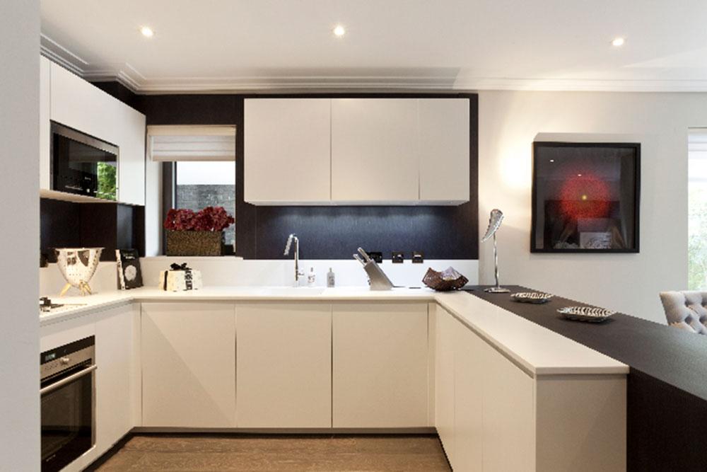 Orac Decor 1.19'' H x 78.75'' W x 6.5'' D Plastic Crown (Set of 16)