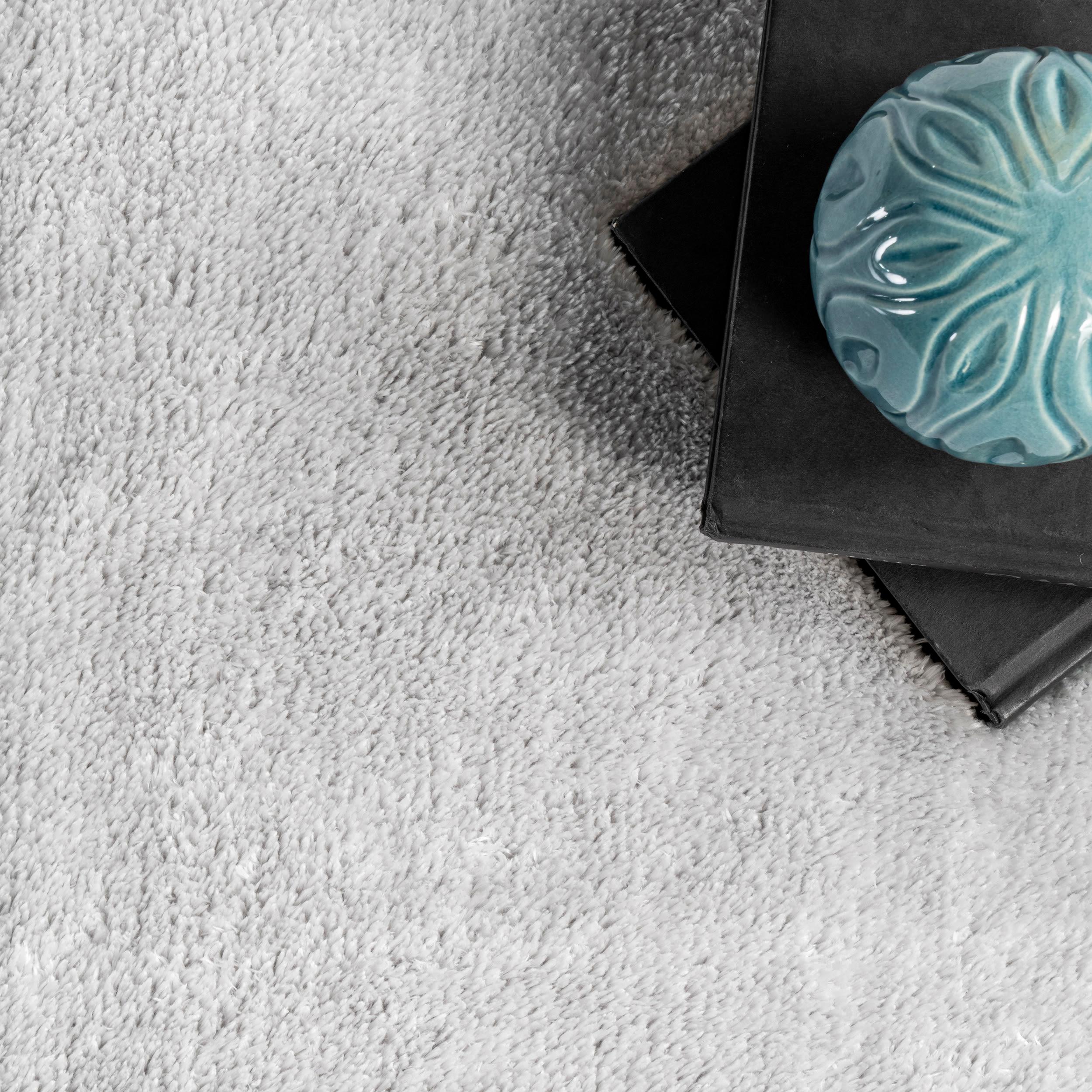 Nuloom Loni Cozy Plush Solid Pet Friendly Premium Machine Washable Shag Area Rug, 6' x 9', Light Grey