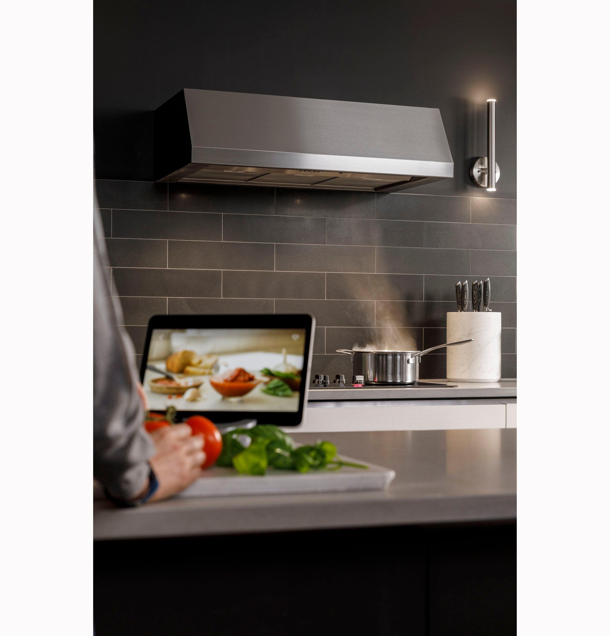 36" 600 CFM Convertible Wall Mount Range Hood in Silver with Night Light