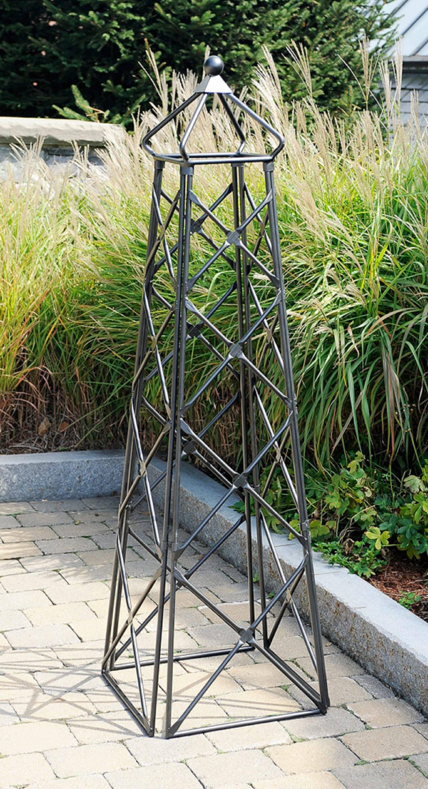 Cambridge Lattice Obelisk