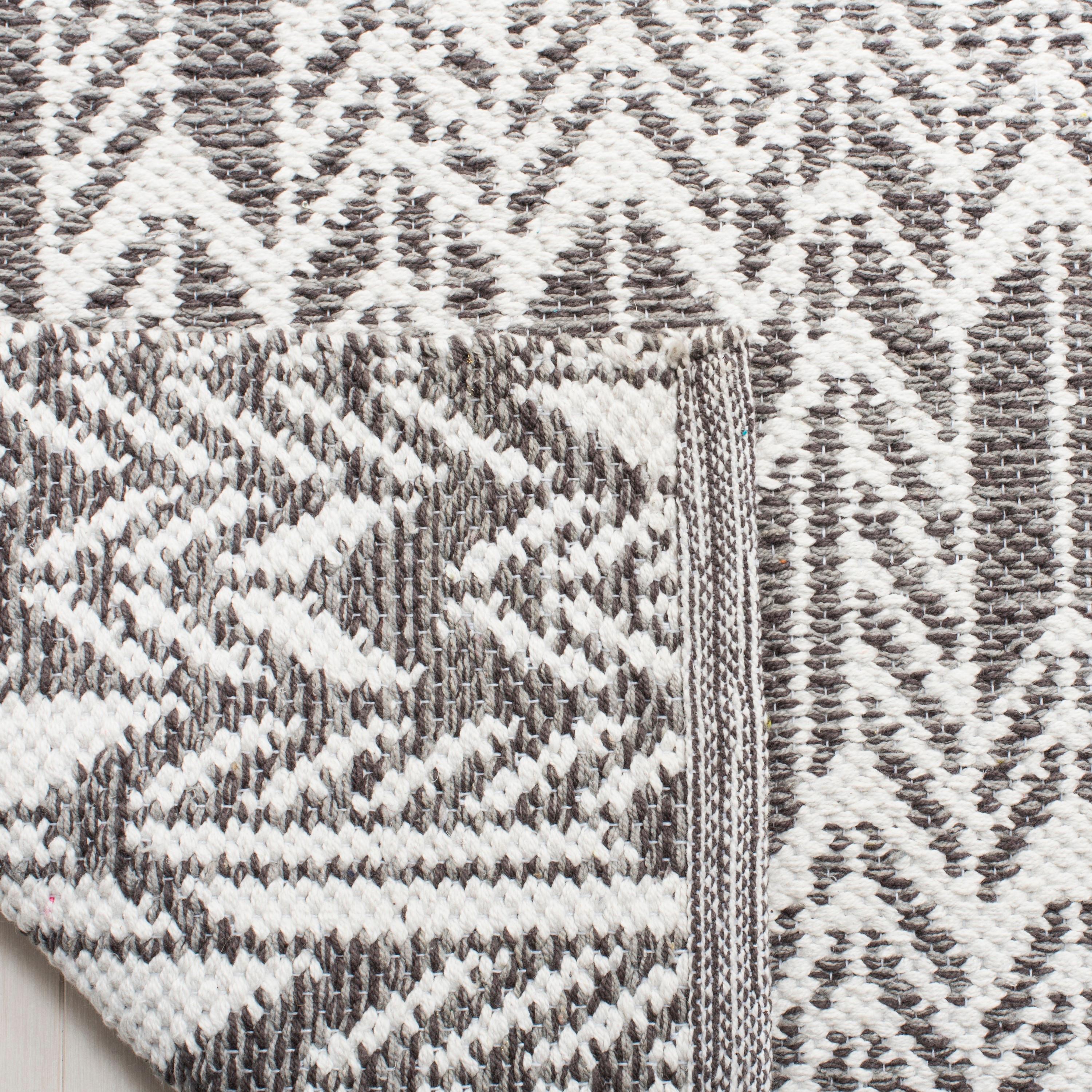 Montauk MTK609 Hand Woven Indoor Accent Rug - Charcoal/Ivory - 3'x5' - Safavieh
