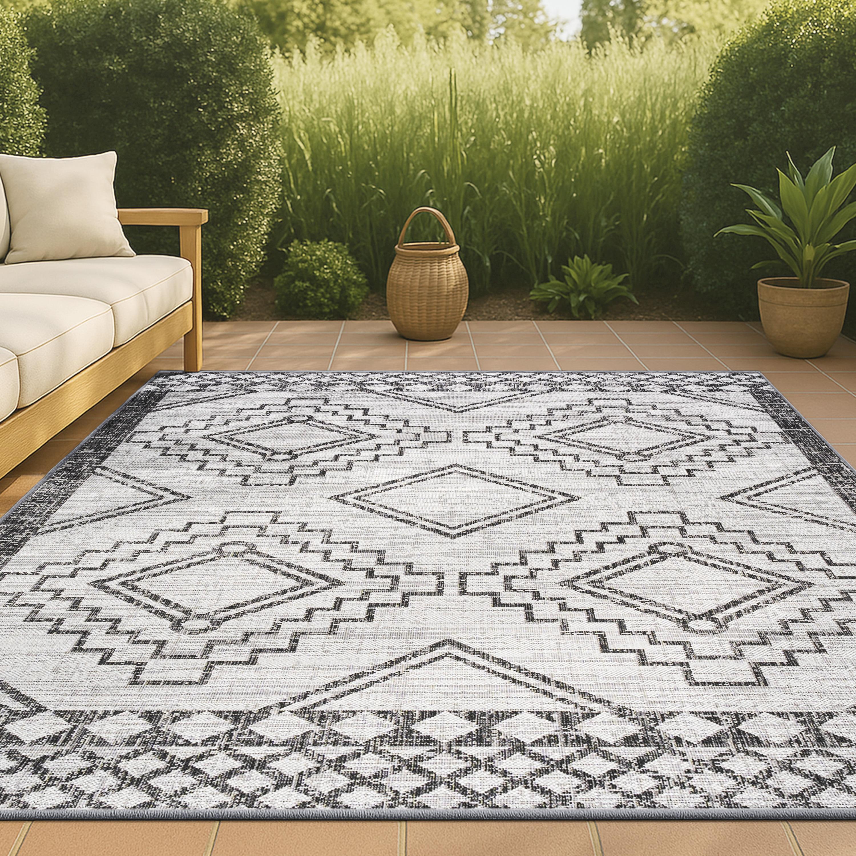 3'x5' Marokko Diamond  Medallion Indoor/Outdoor Area Rug, Ivory/Black - JONATHAN Y