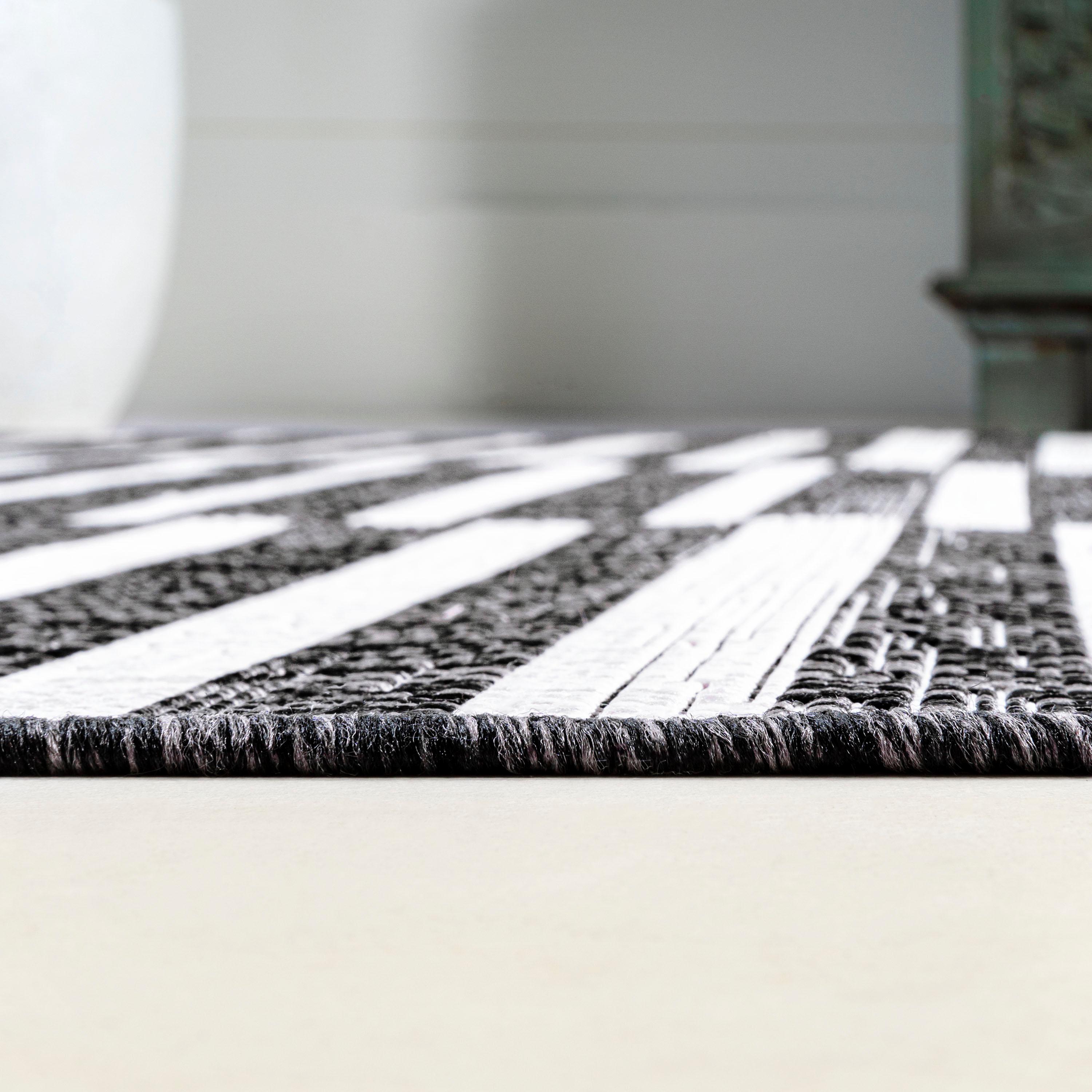 8'x10' Sukie Modern Offset Stripe Indoor/Outdoor Area Rug, Black/Ivory - JONATHAN Y