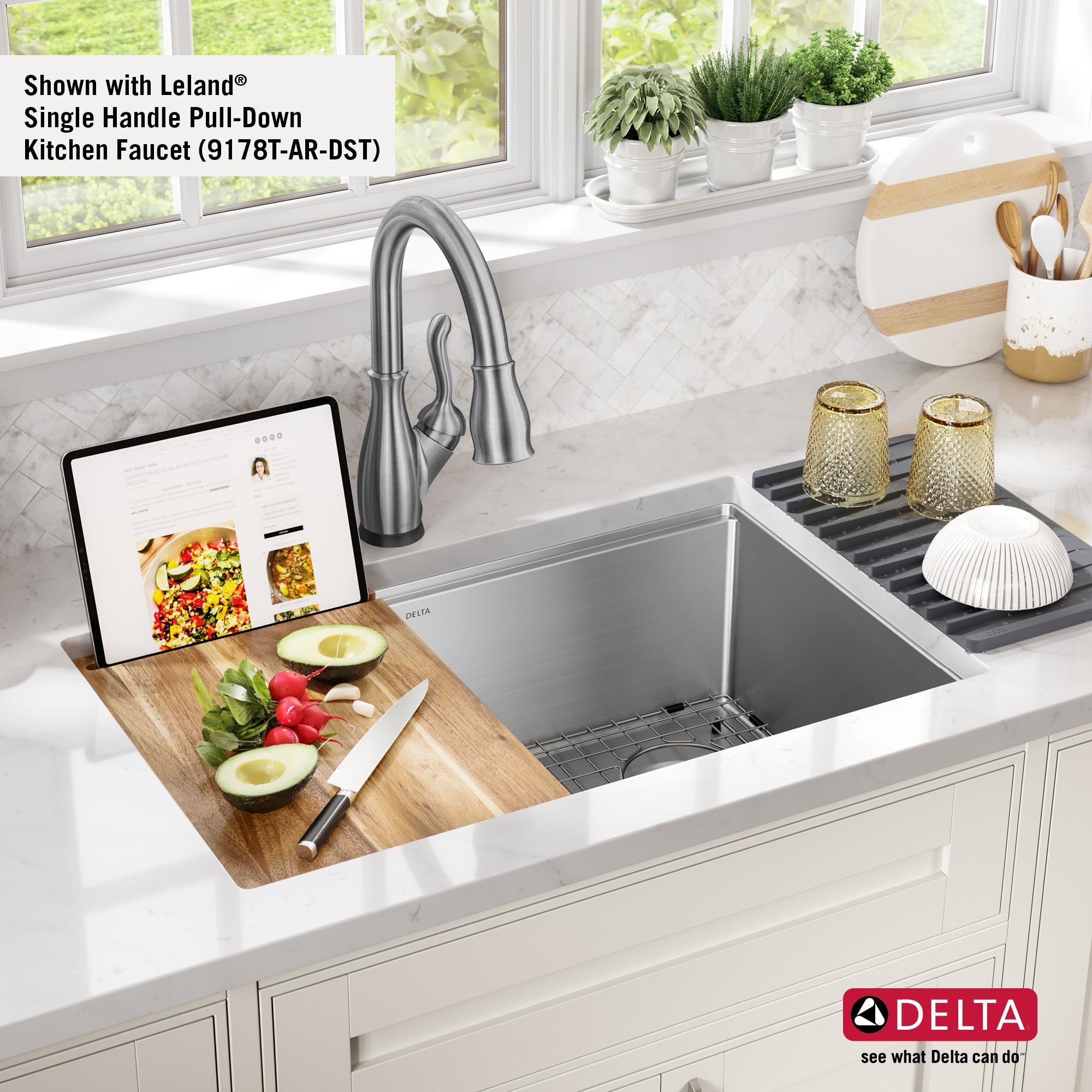 Delta Lorelai™ 30" LWorkstation Kitchen Sink Undermount 16 Gauge Stainless Steel Single Bowl with WorkFlow™ Ledge