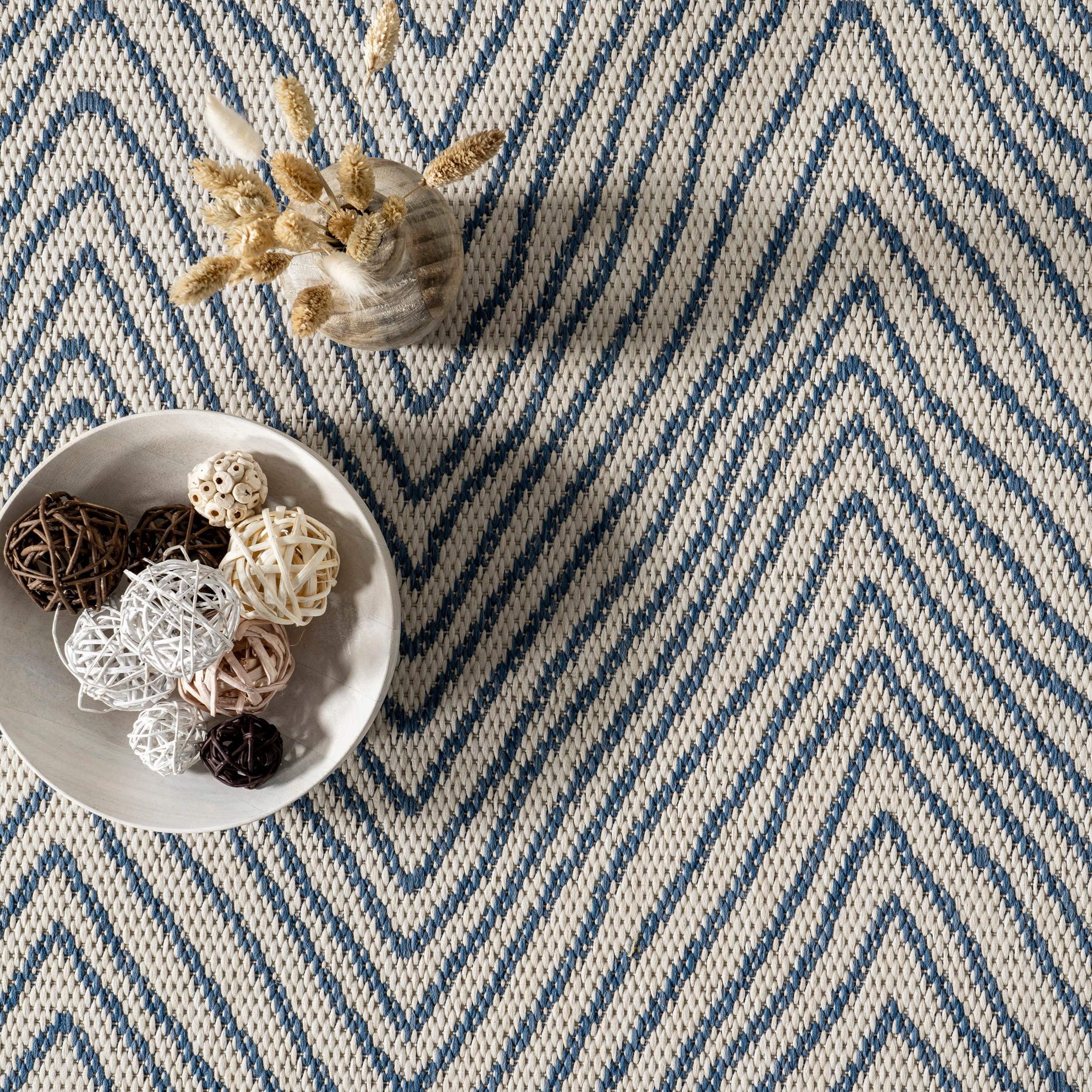 Nuloom Wavy Abstract 2x3 Indoor/Outdoor Accent Rug for Living Room Patio Deck Front Porch Entryway Kitchen, Blue/Ivory