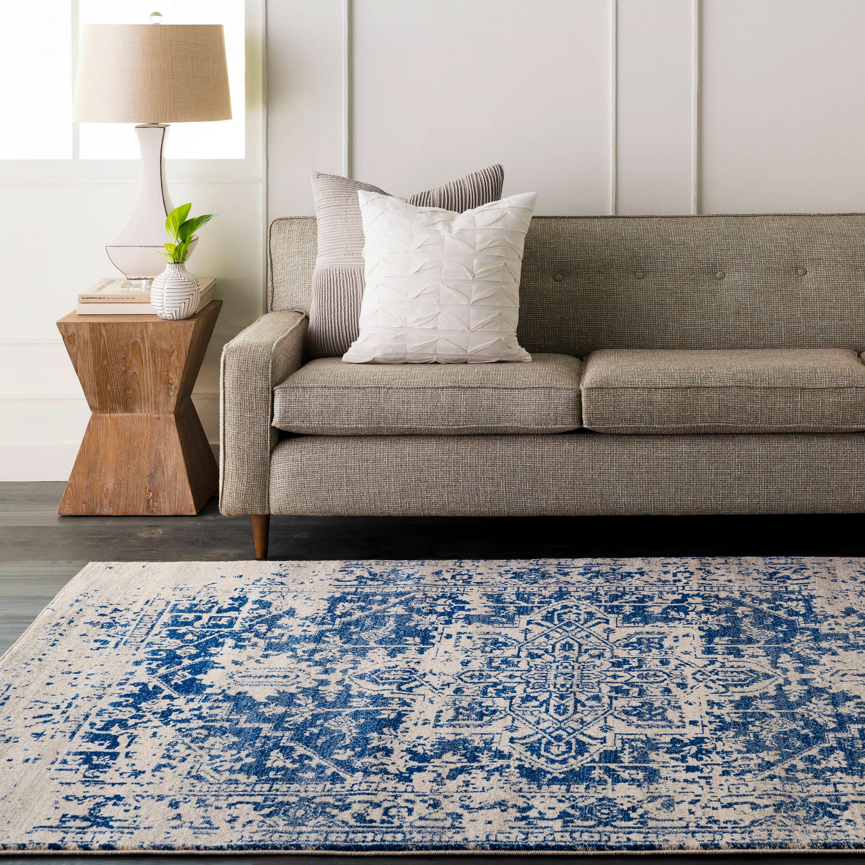 Prisha Rug - White and Blue / 5'3" x 7'3"