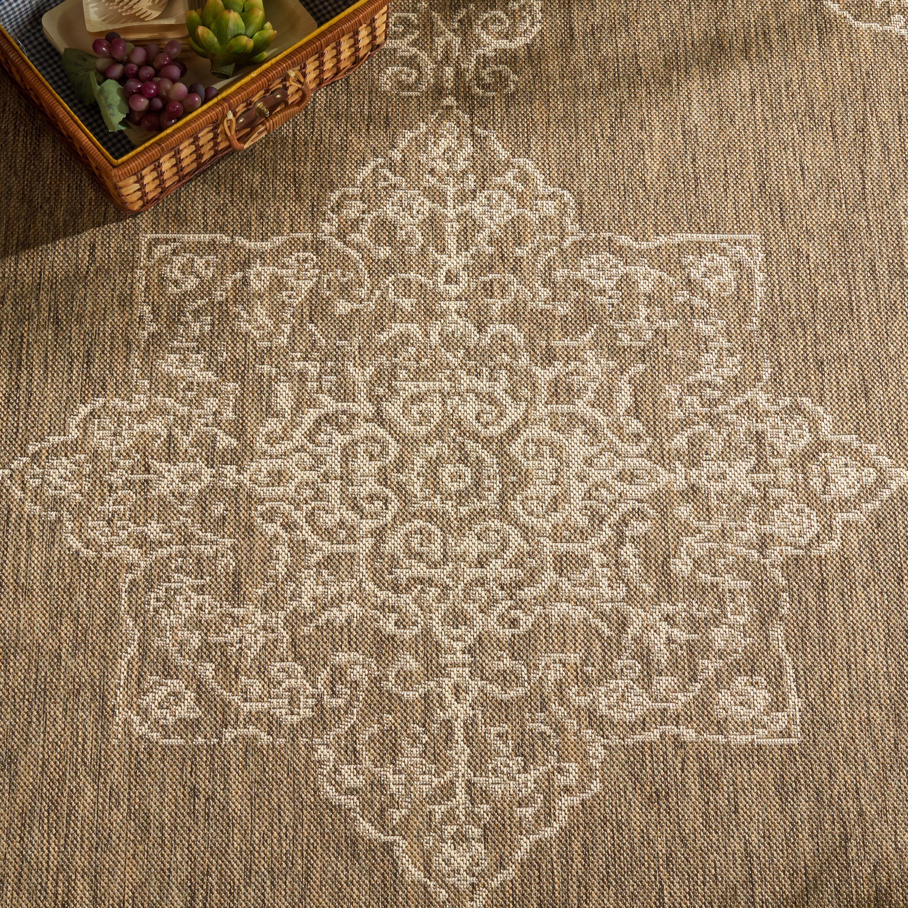 SAFAVIEH Beach House Harding Traditional Indoor/Outdoor Area Rug Cream/Beige, 6'7" x 6'7" Square