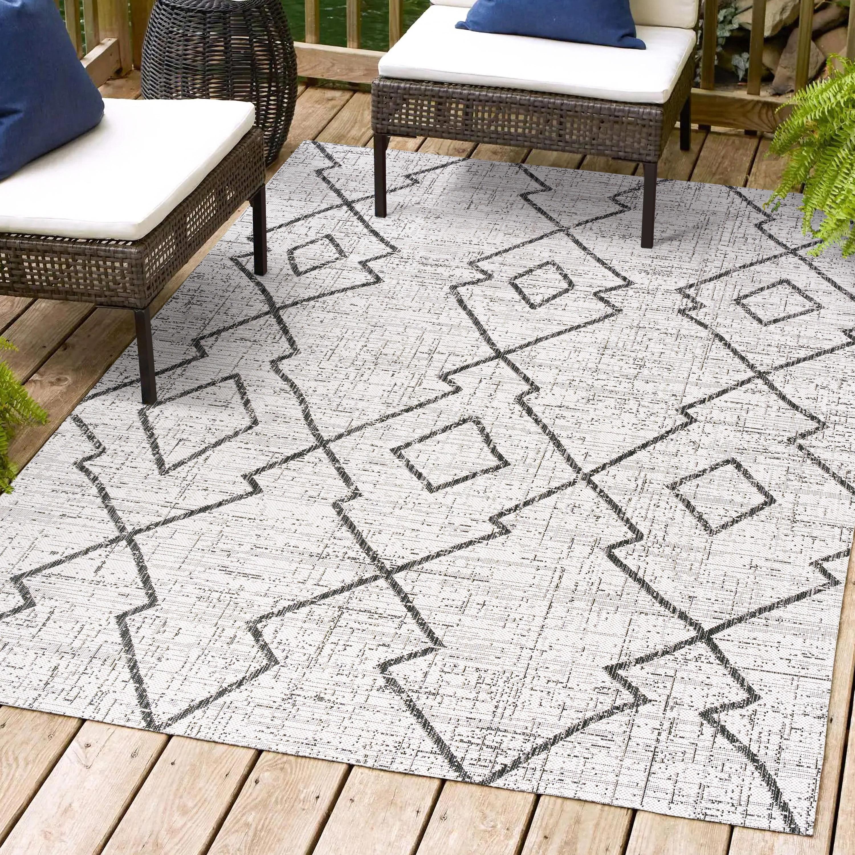 3'x5' Carwa  Diamond Trellis Indoor/Outdoor Area Rug, Ivory/Black - JONATHAN Y