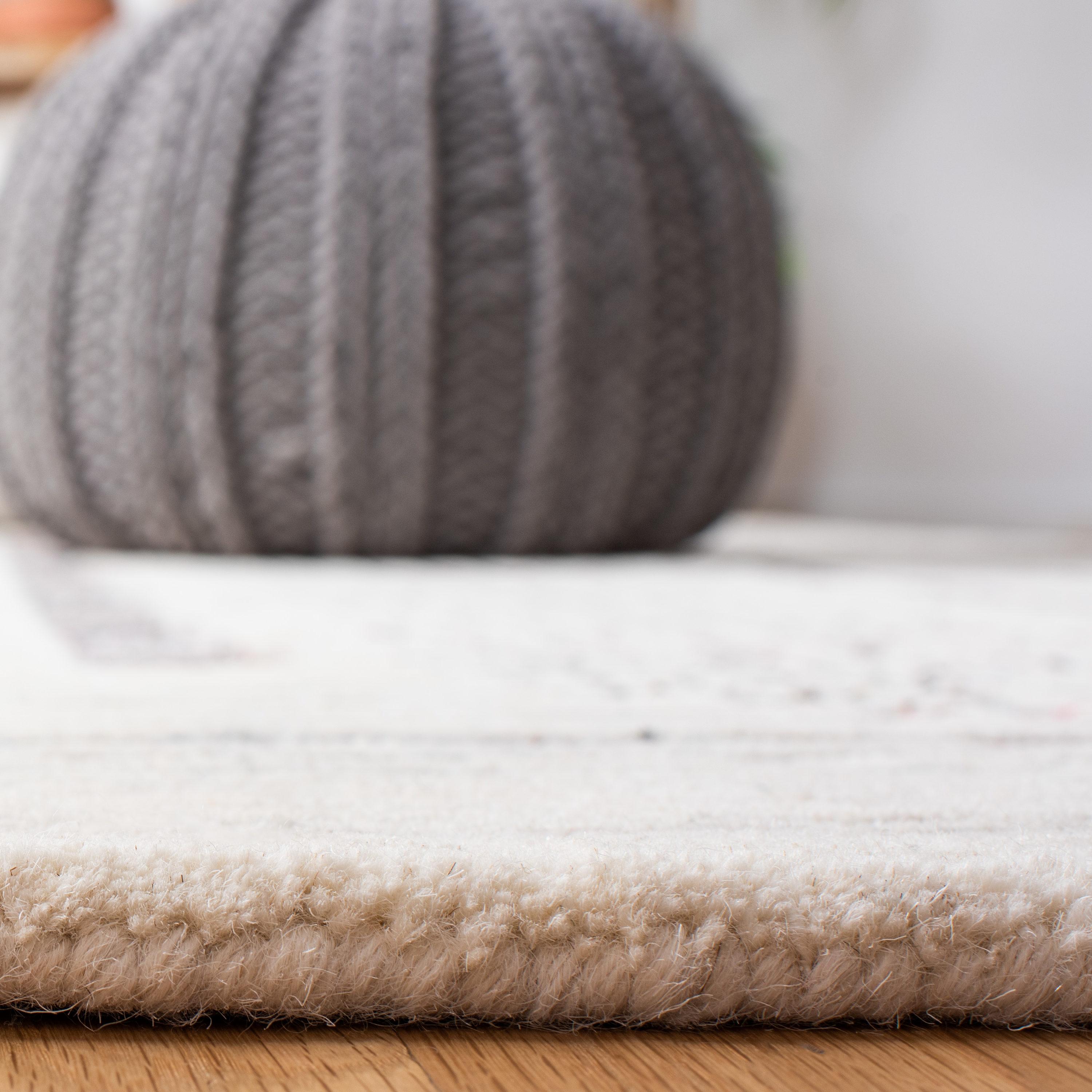Metro MET991 Hand Tufted Indoor Area Rug - Red/Ivory - 4'x6' - Safavieh