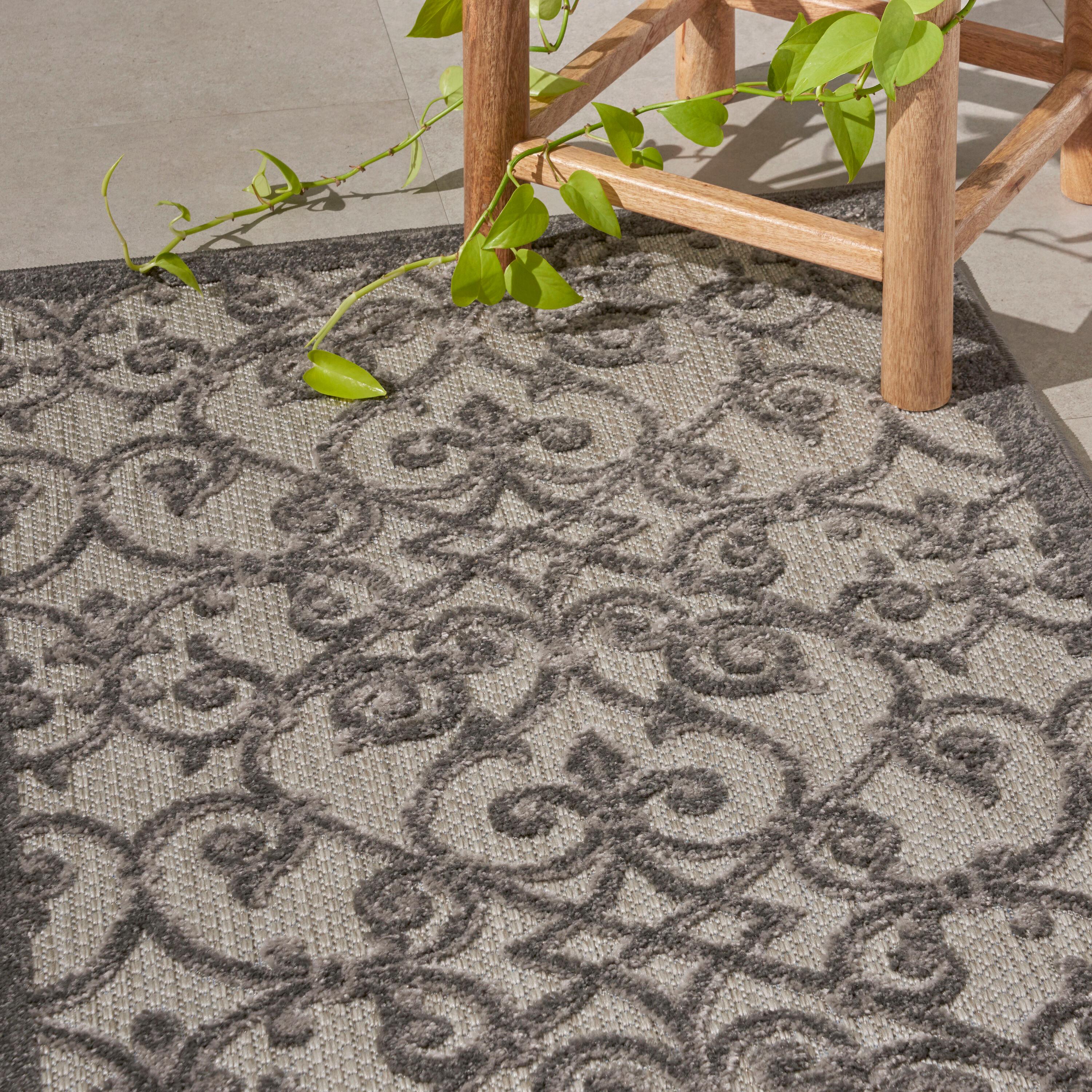 Lark Manor™ Isalia Floral Indoor / Outdoor Rug
