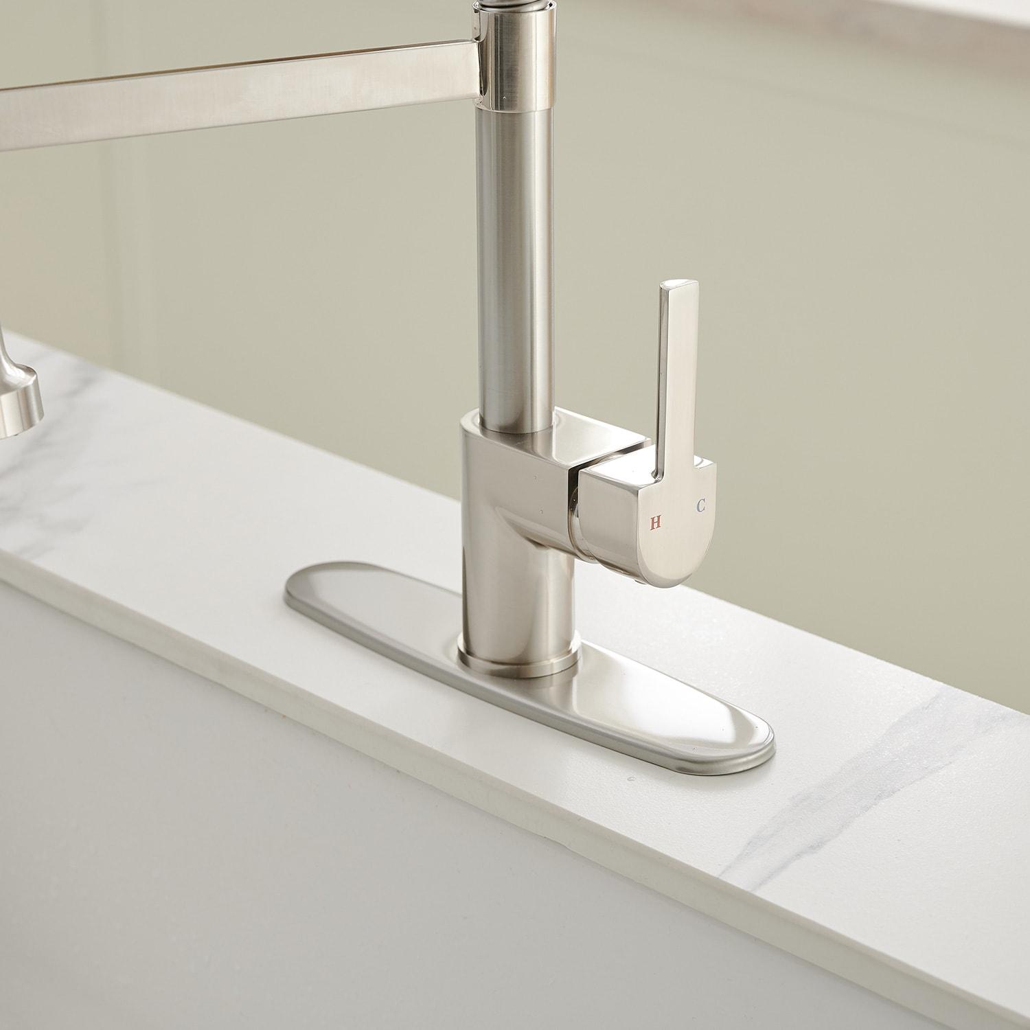 Pull Down Single Handle Kitchen Faucet with Accessories