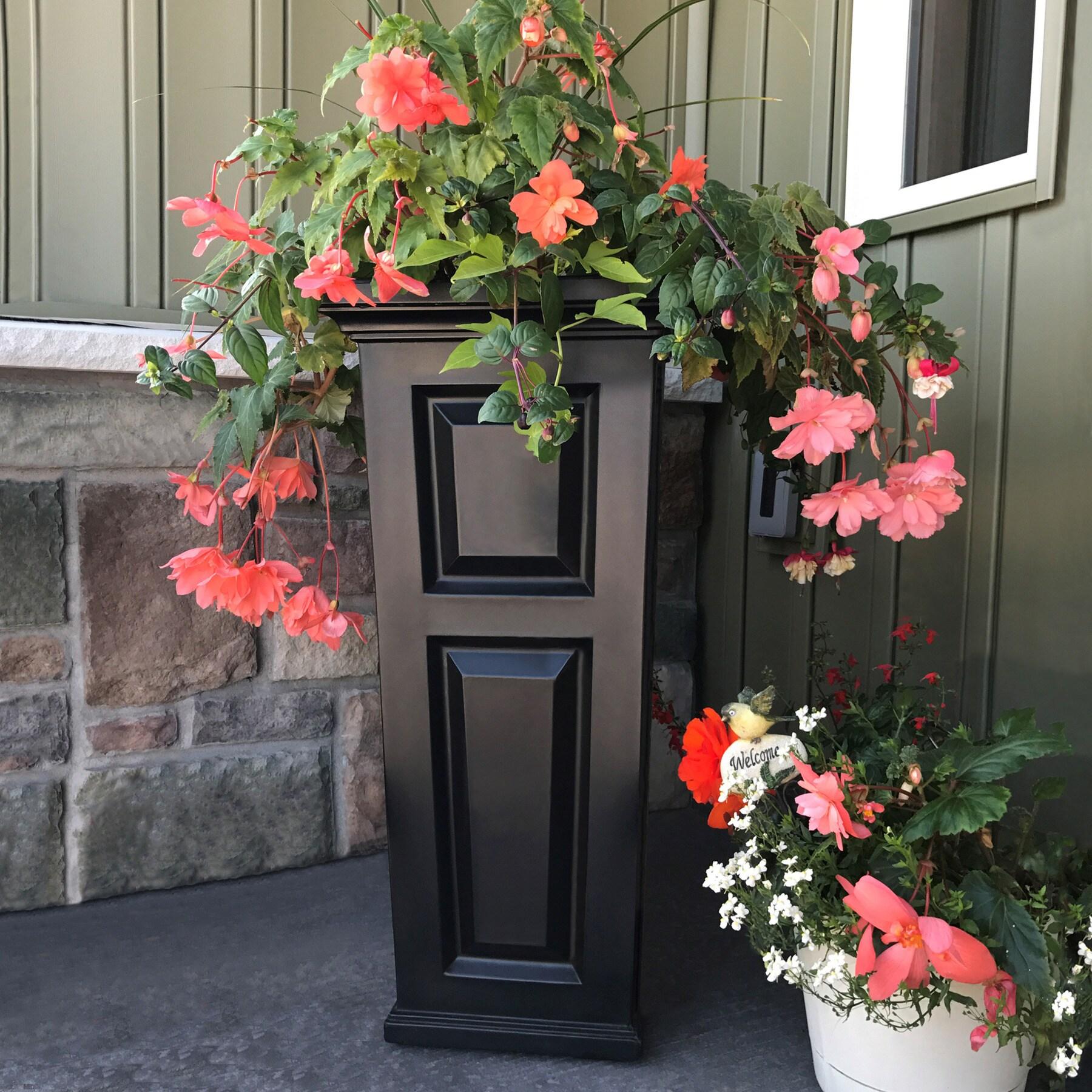 Mayne Inc. Nantucket Pot Planter