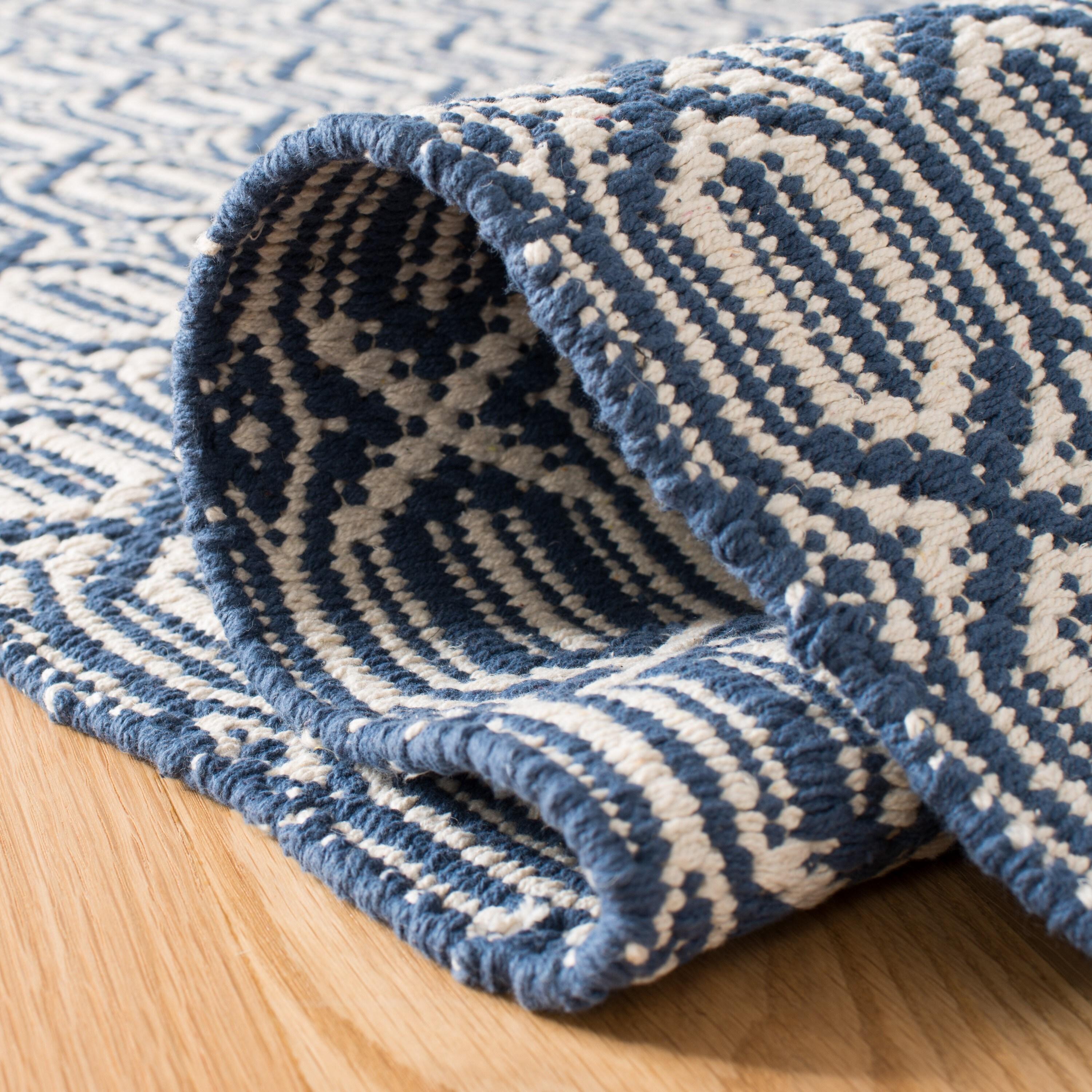 Montauk MTK333 Hand Woven Indoor Area Rug - Ivory/Navy - 4'x6' - Safavieh.