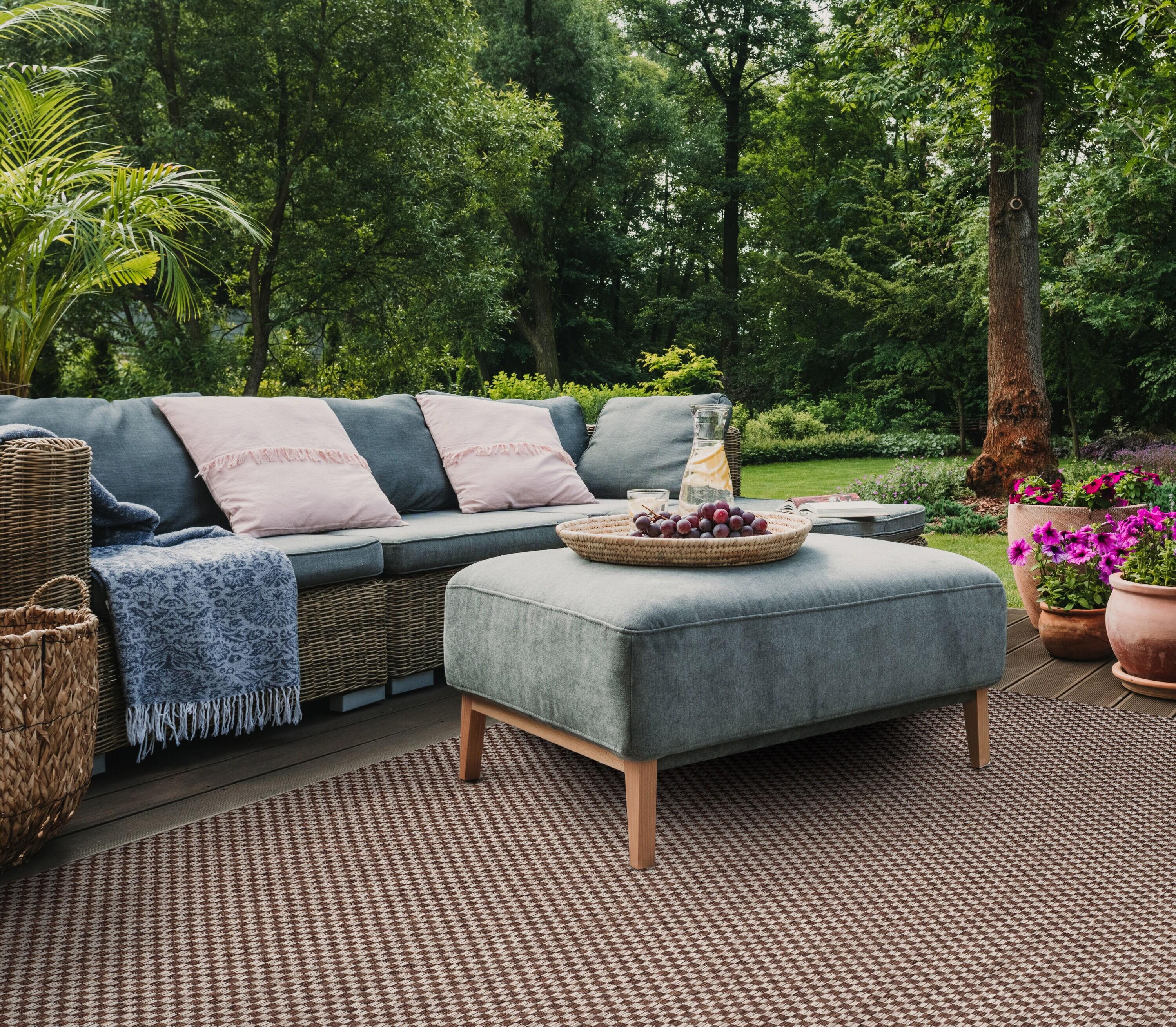 SAFAVIEH Courtyard Blair Checkered Indoor/Outdoor Area Rug, Light Brown/Light Grey, 2' x 3'7"