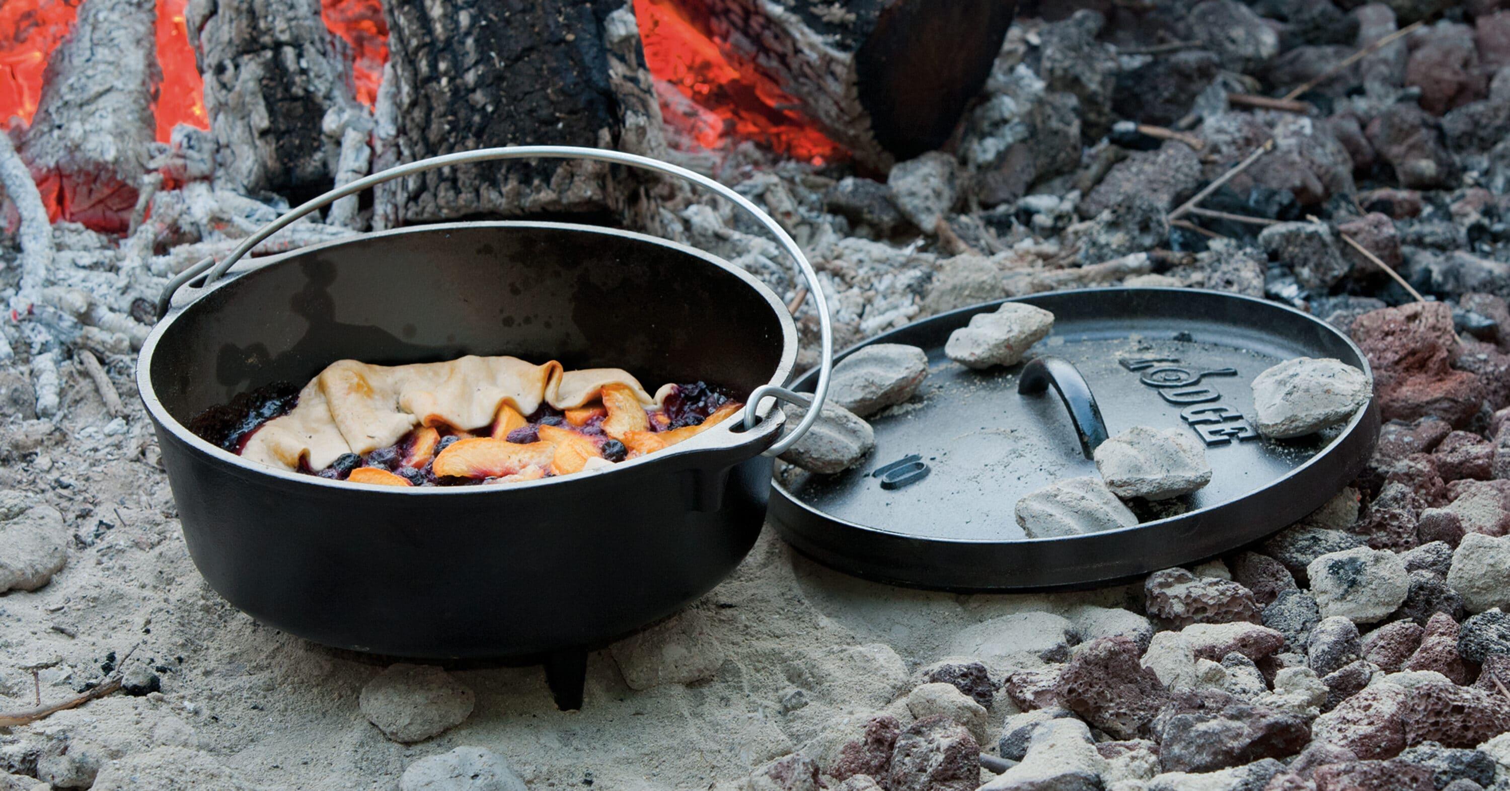 Lodge Cast Iron Camp Dutch Oven