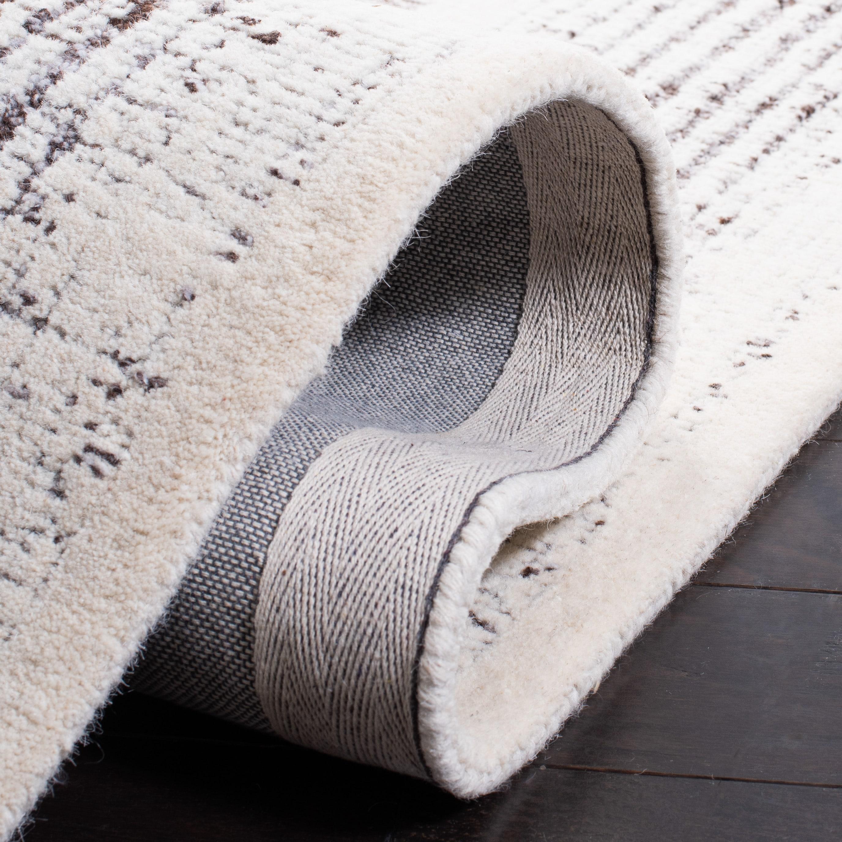 SAFAVIEH Metro Bayon Bordered Area Rug, Grey/Ivory, 4' x 6'