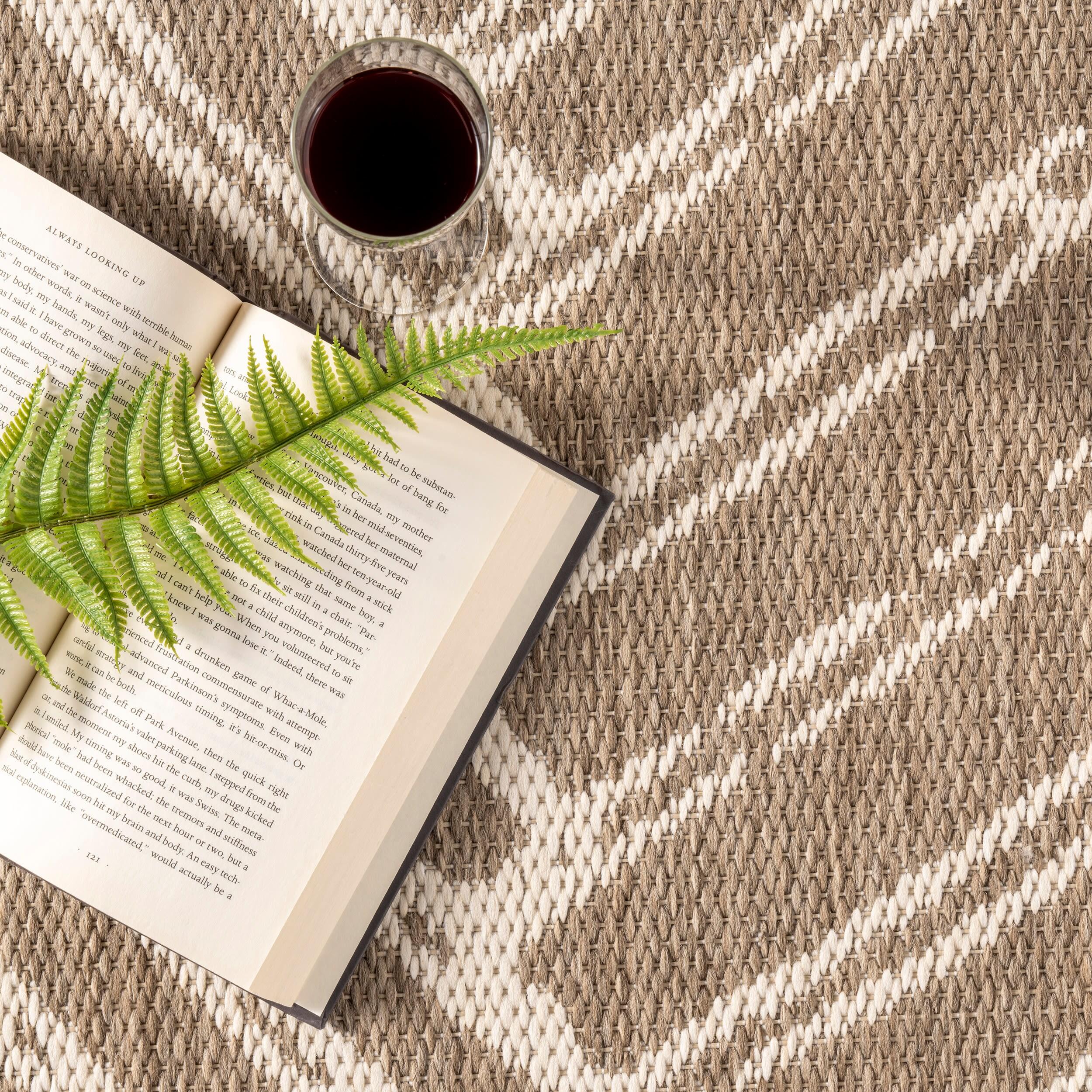 Nuloom Macklin Herringbone 5x8 Indoor/Outdoor Area Rug for Living Room Patio Deck Front Porch Kitchen, Brown/Ivory