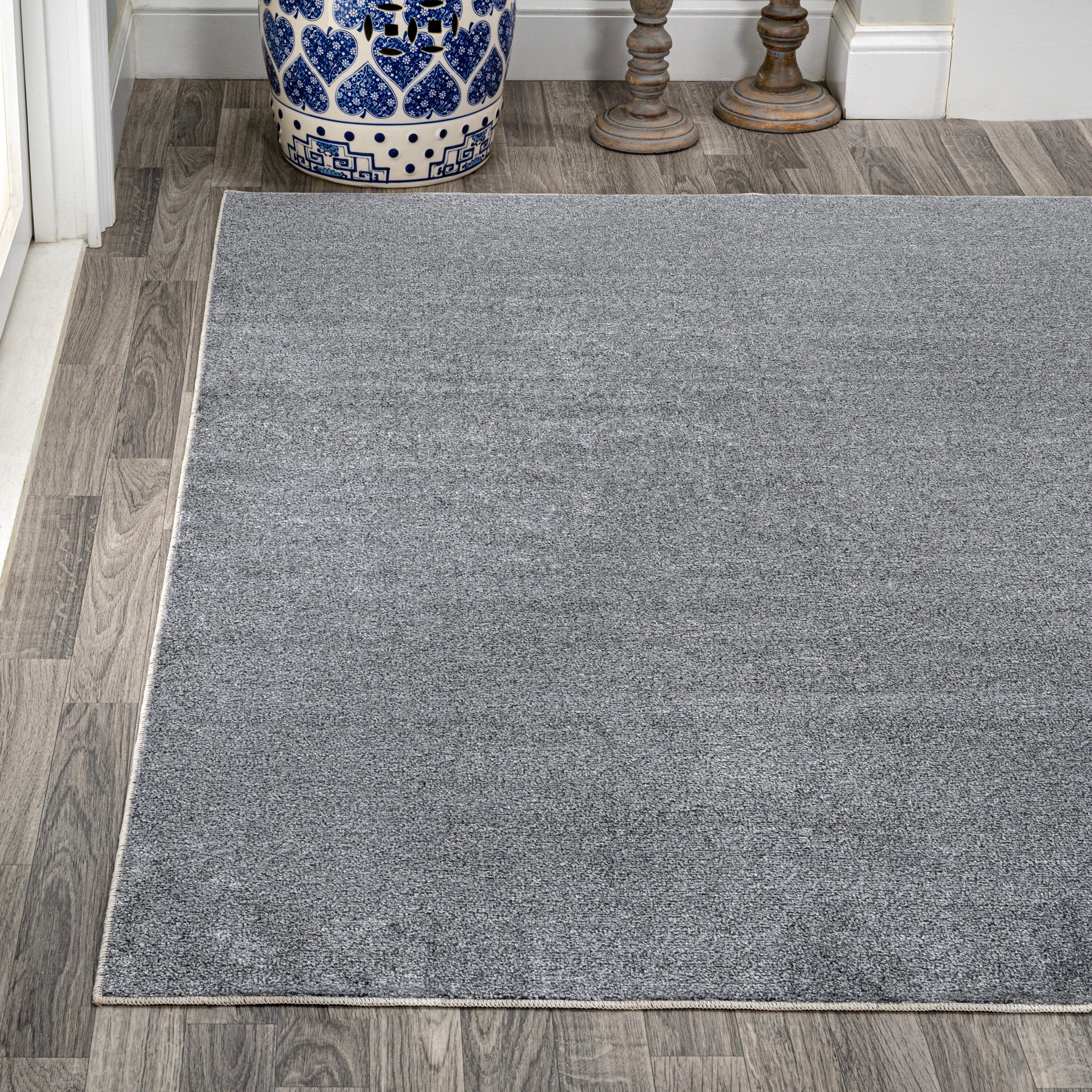 JONATHAN Y Twyla Classic Solid Low-Pile Machine-Washable Gray 4 ft. x 6 ft. Area Rug