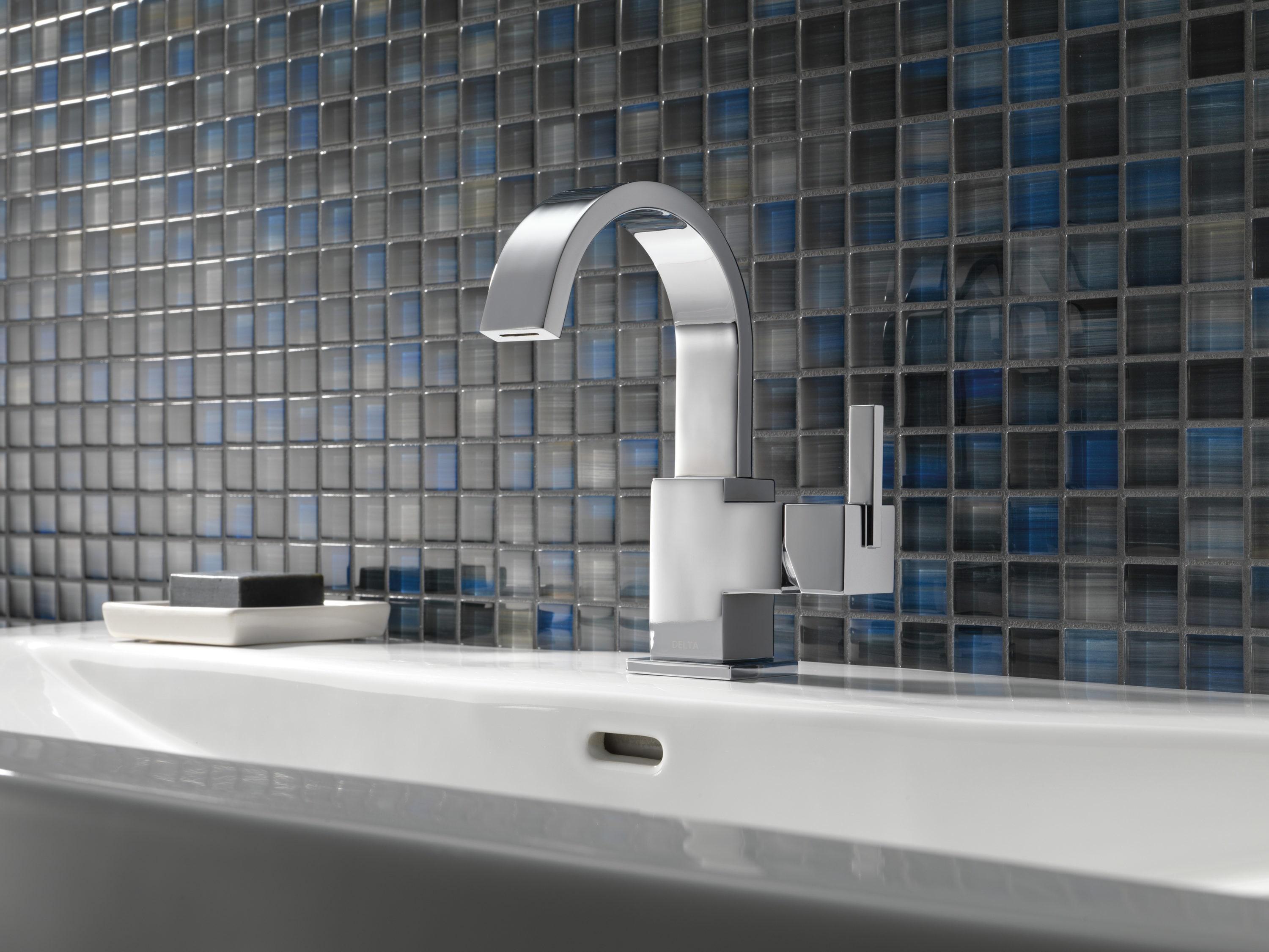 Vero Single Hole Bathroom Faucet with Drain Assembly, Single Handle Bathroom Sink Faucet