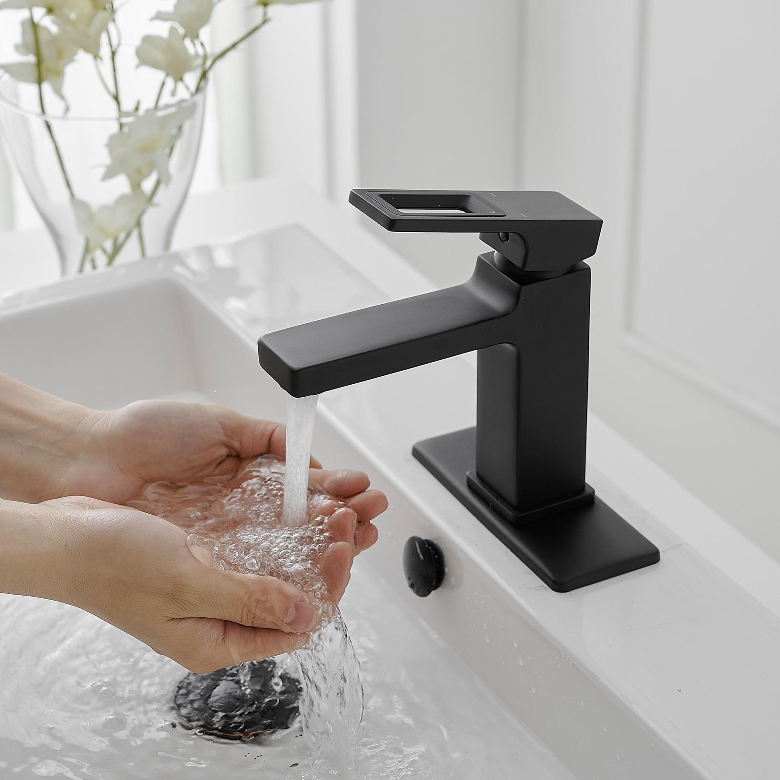 Single-Hole Single-handle Bathroom Faucet with Drain Assembly