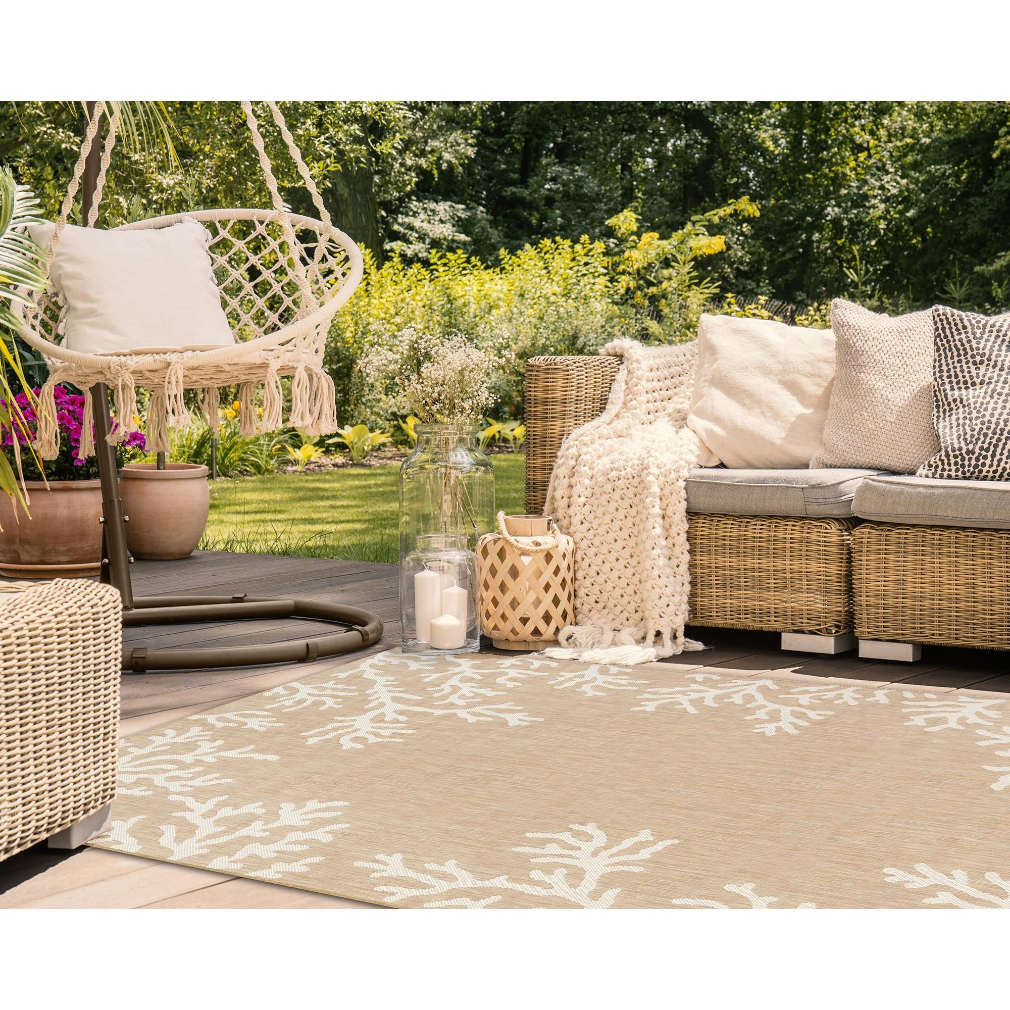 Liora Manne Carmel Coral Border Indoor/Outdoor Rug Sand 7'10" x 9'10"