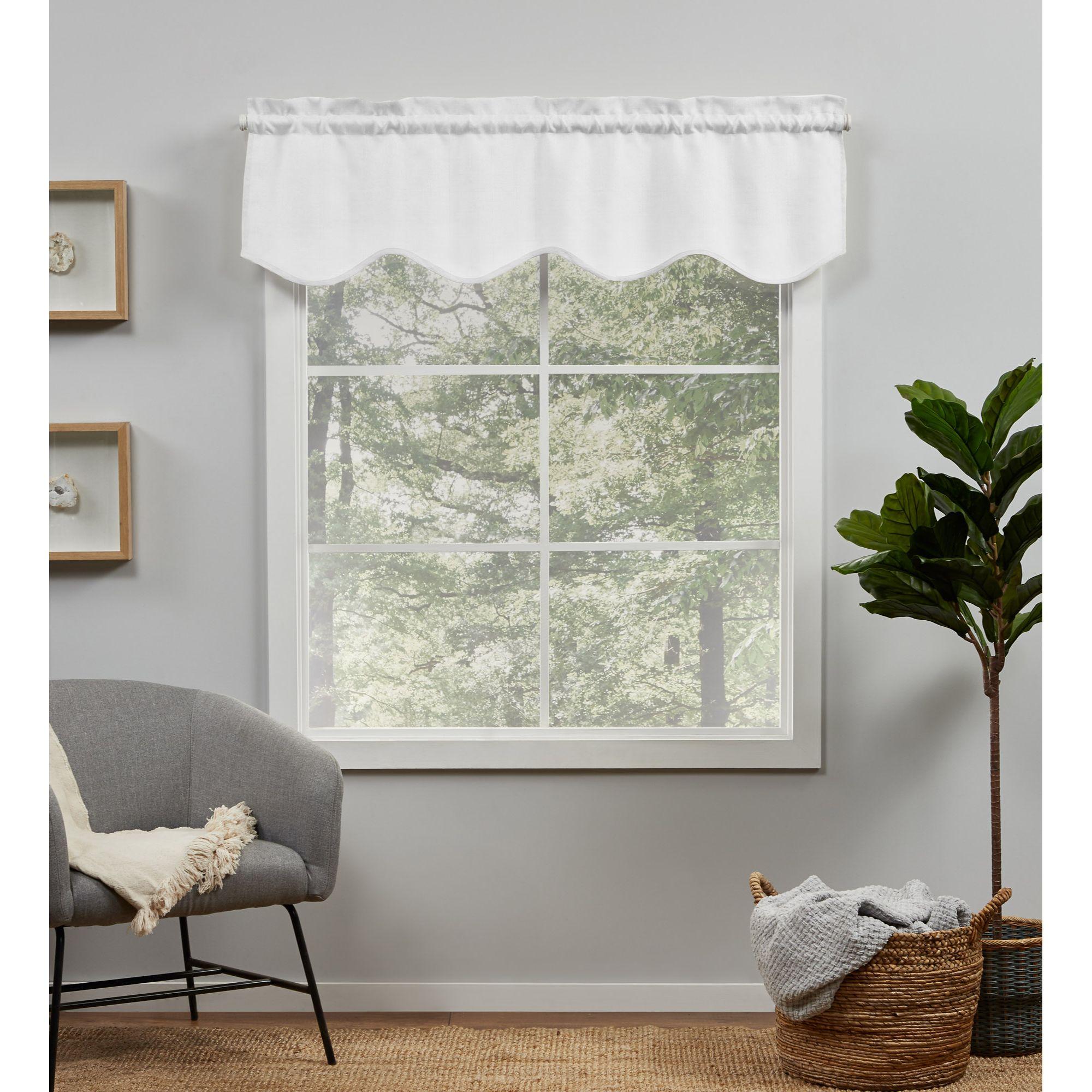 Amalgamated Textiles Exclusive Home Loha Light Filtering Rod Pocket Scalloped Valance