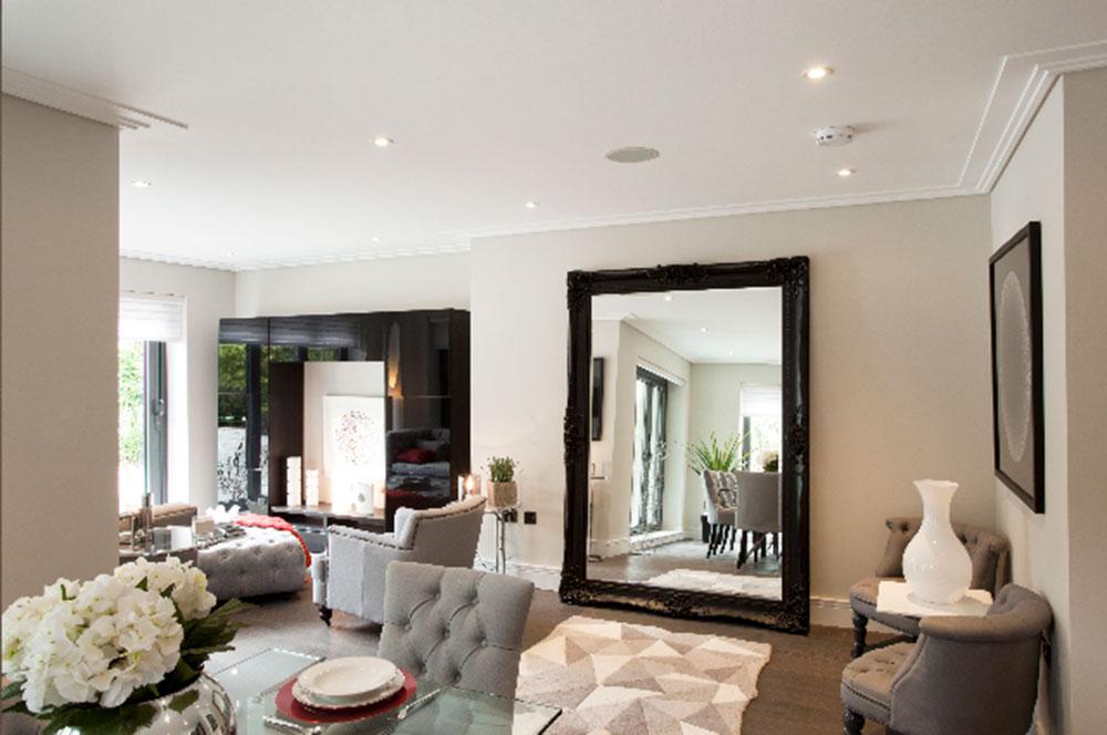 Orac Decor 1.19'' H x 78.75'' W x 6.5'' D Plastic Crown (Set of 16)