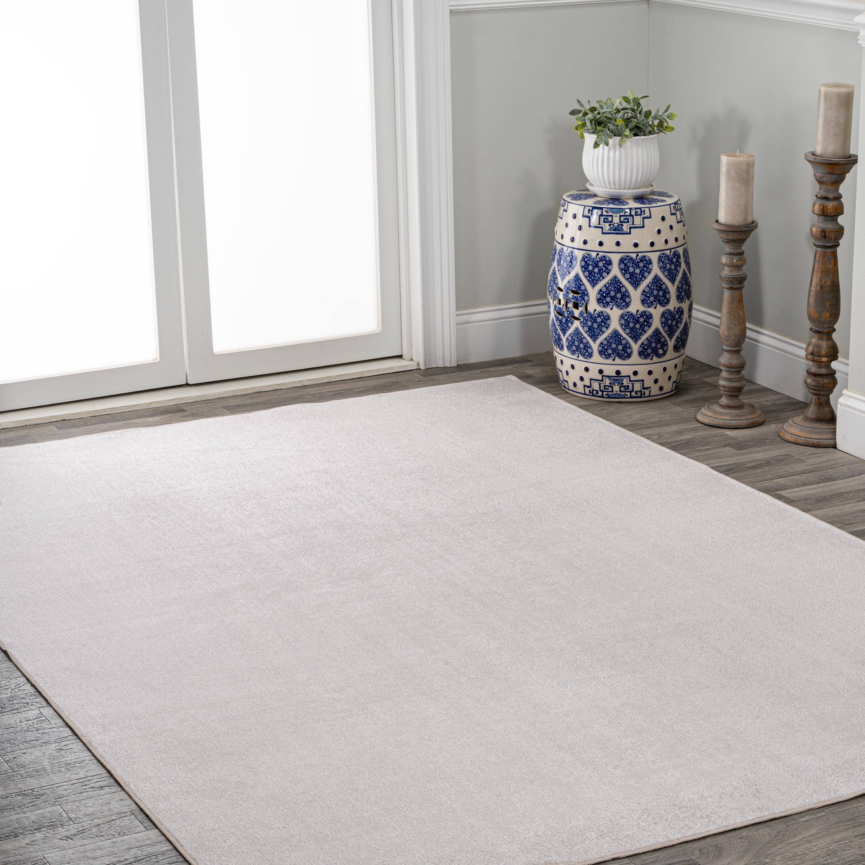 JONATHAN Y Twyla Classic Solid Low-Pile Machine-Washable Light Gray 8 ft. x 10 ft. Area Rug