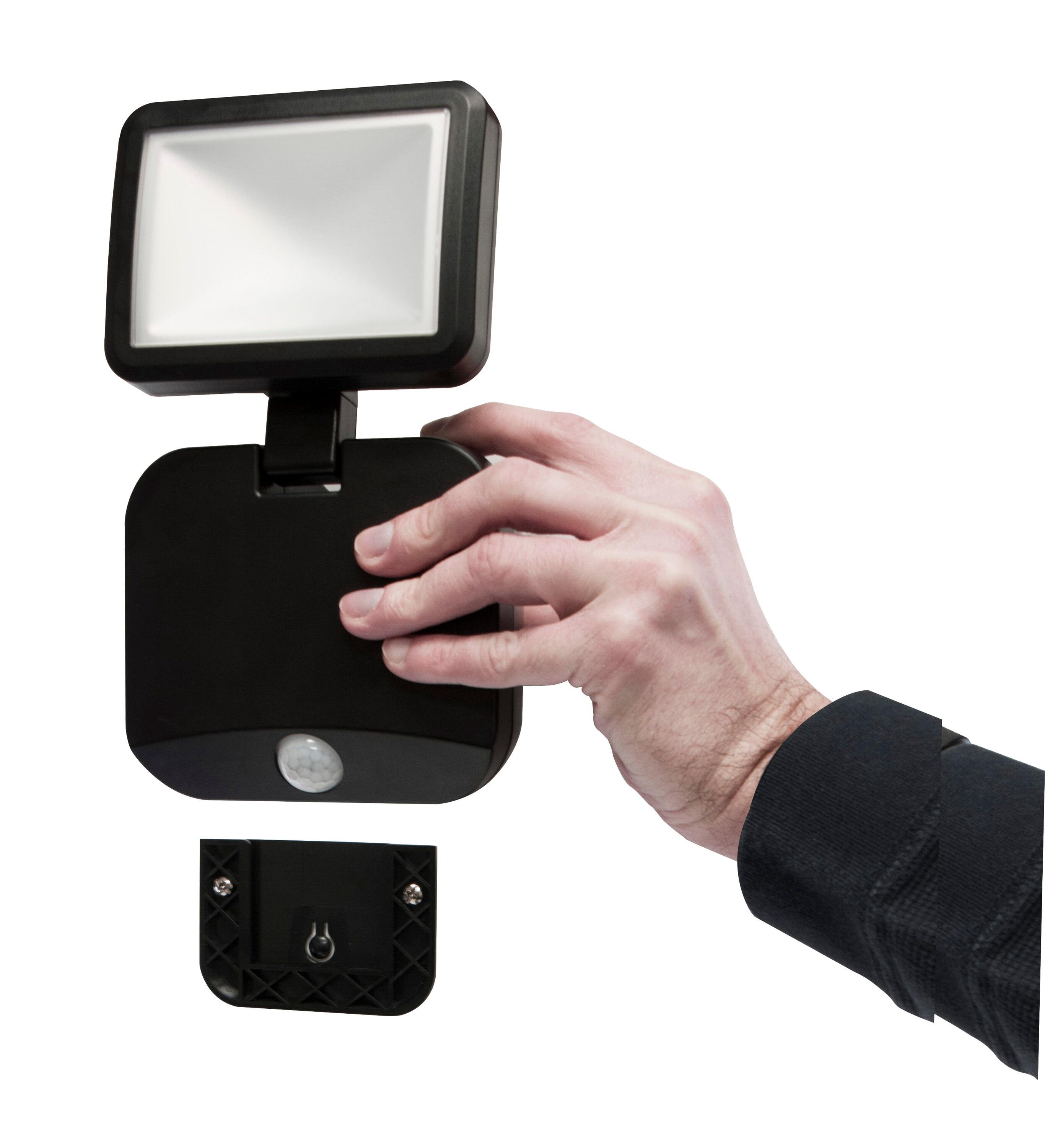 Energizer Battery Operated Motion Sensing LED Security Light, Single Head, 300 lumens, 40777