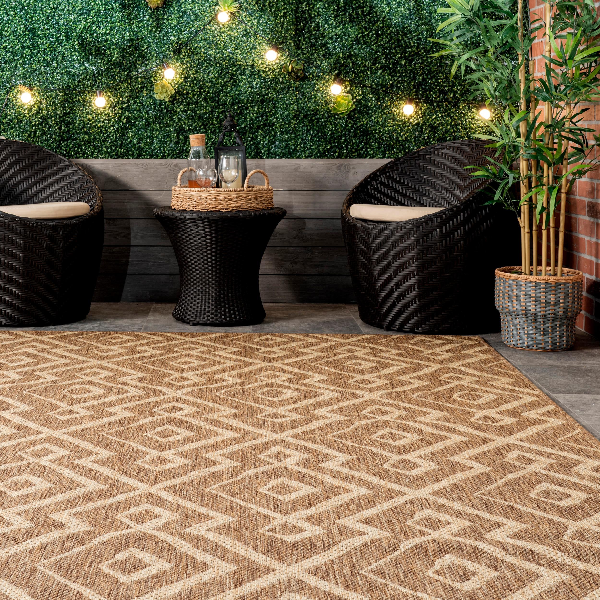Beige Square Trellis Easy-Care Synthetic Indoor/Outdoor Rug, 4' x 6'