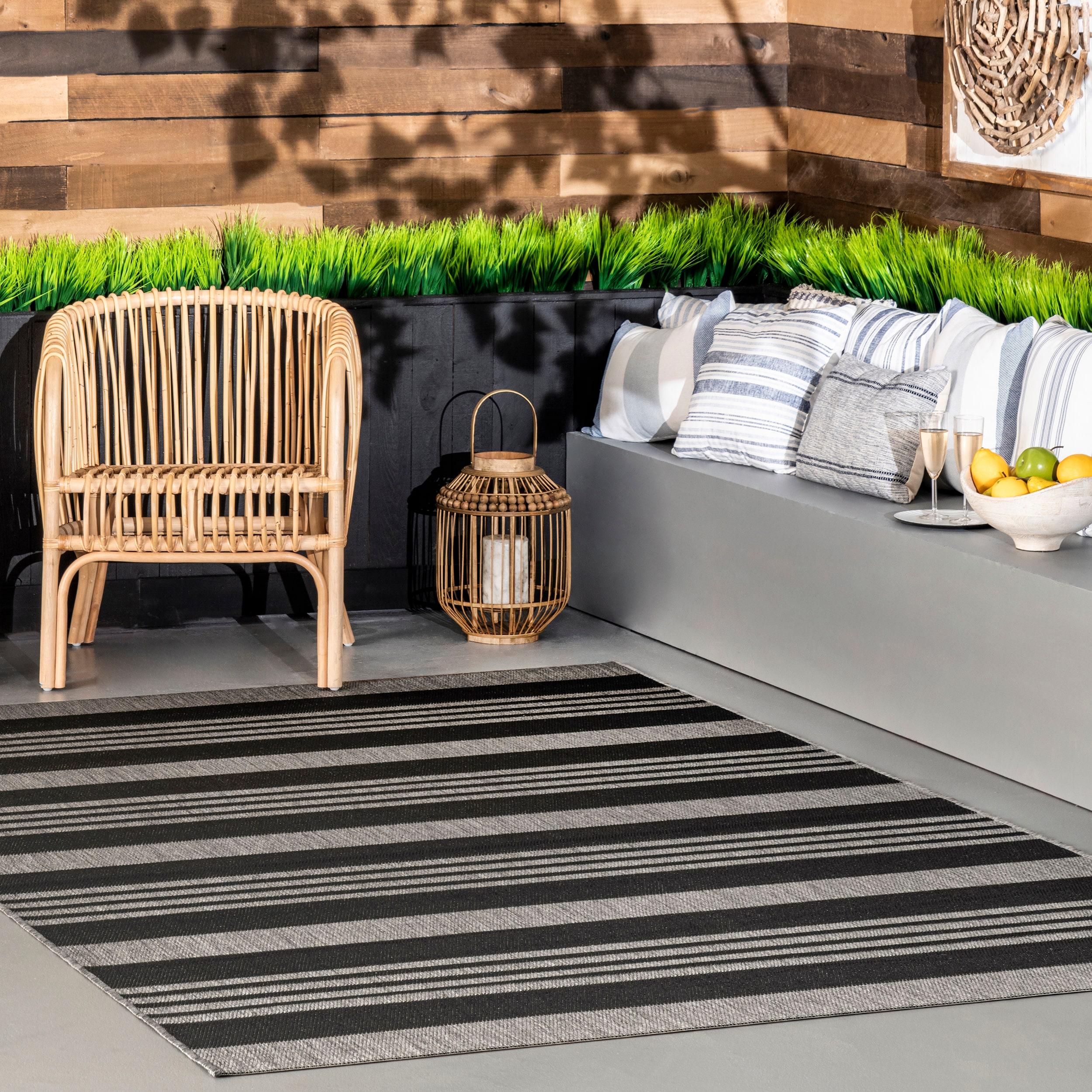 Nuloom Robin Striped 8 Square Indoor/Outdoor Area Rug for Living Room Patio Deck Front Porch Kitchen, Grey/Black
