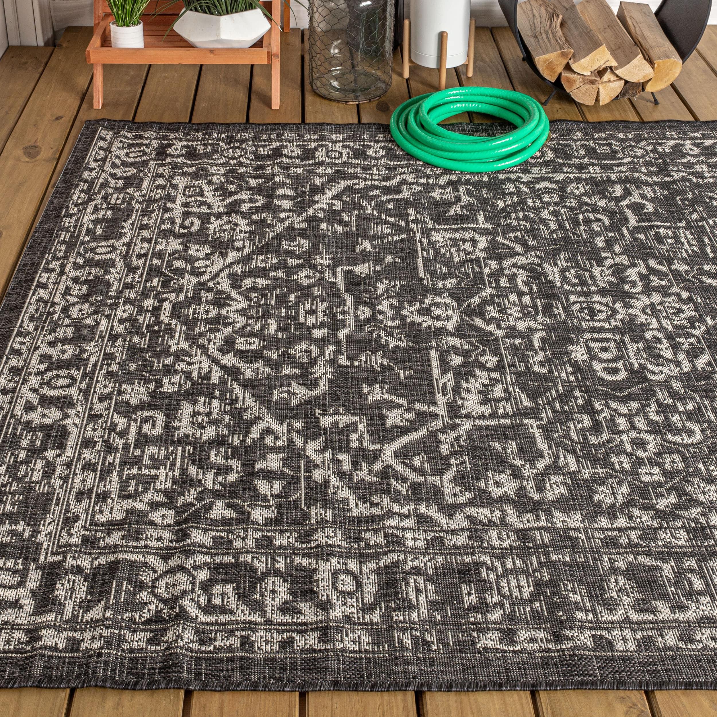 4'x6' Malta Bohemian Medallion Textured Weave Indoor/Outdoor Area Rug, Black/Gray - JONATHAN Y