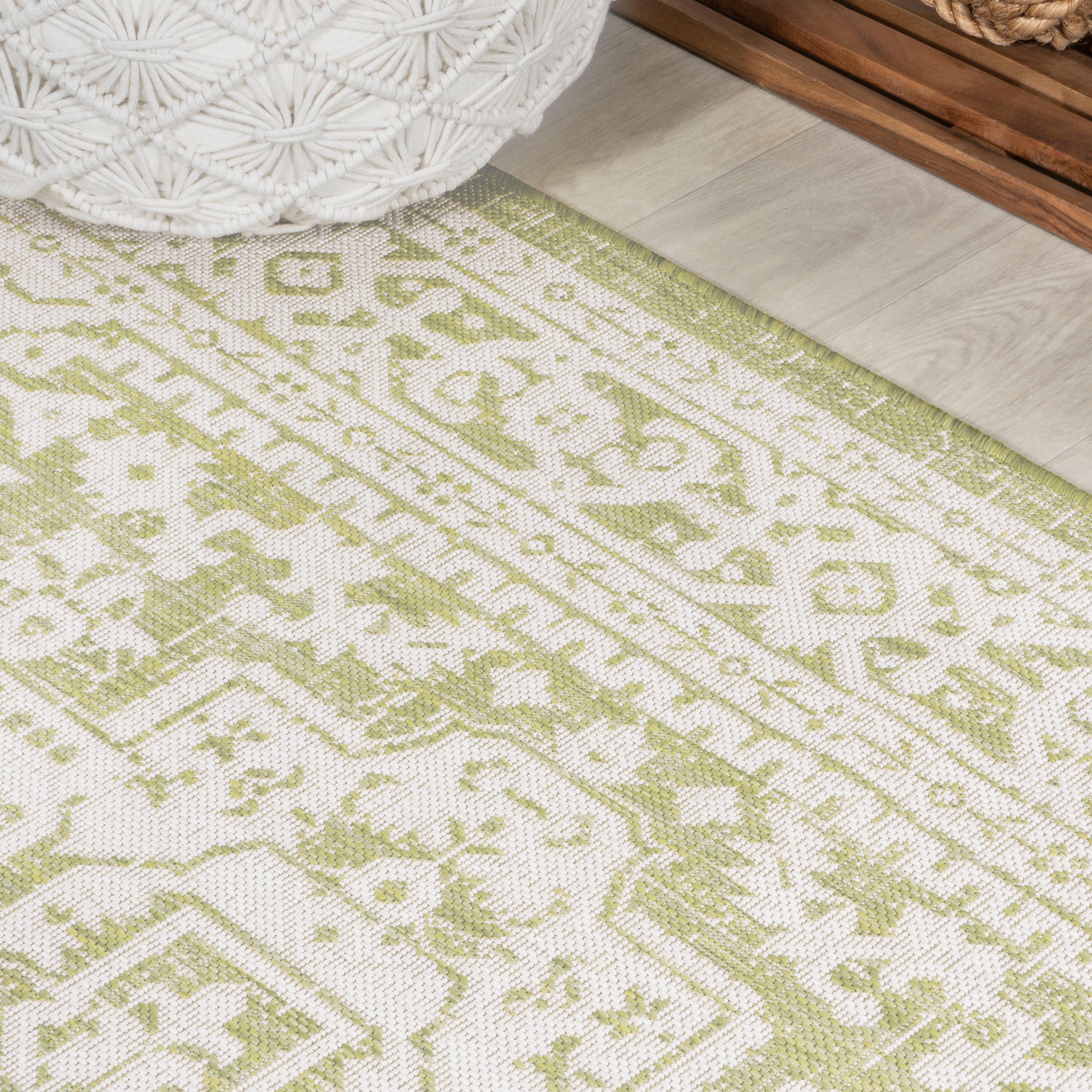 5' x 8' Sinjuri Medallion Textured Weave Indoor/Outdoor Area Rug, Green/Cream - JONATHAN Y