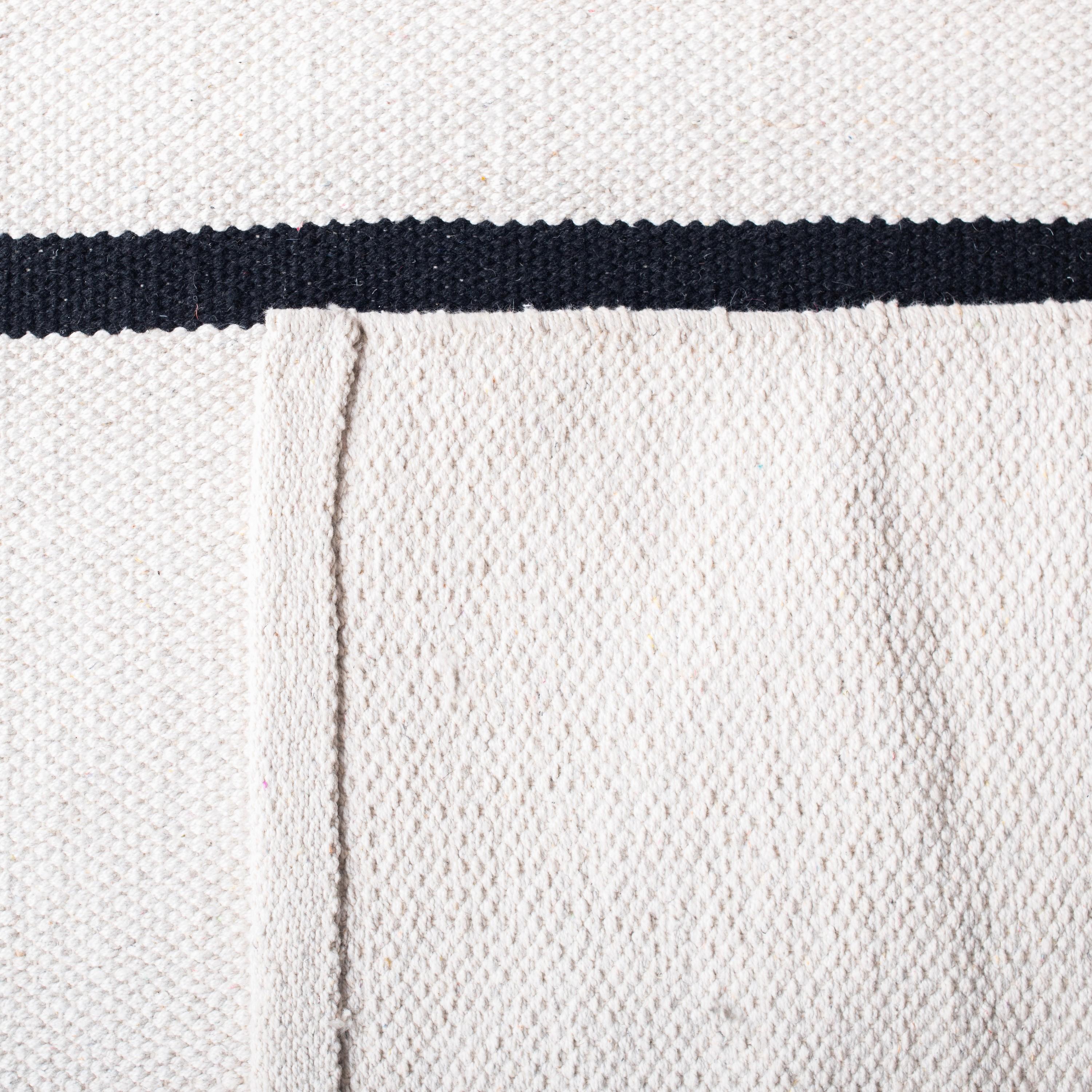 Montauk MTK311 Hand Woven Indoor Accent Rug - Ivory/Black - 2'3"x4' - Safavieh