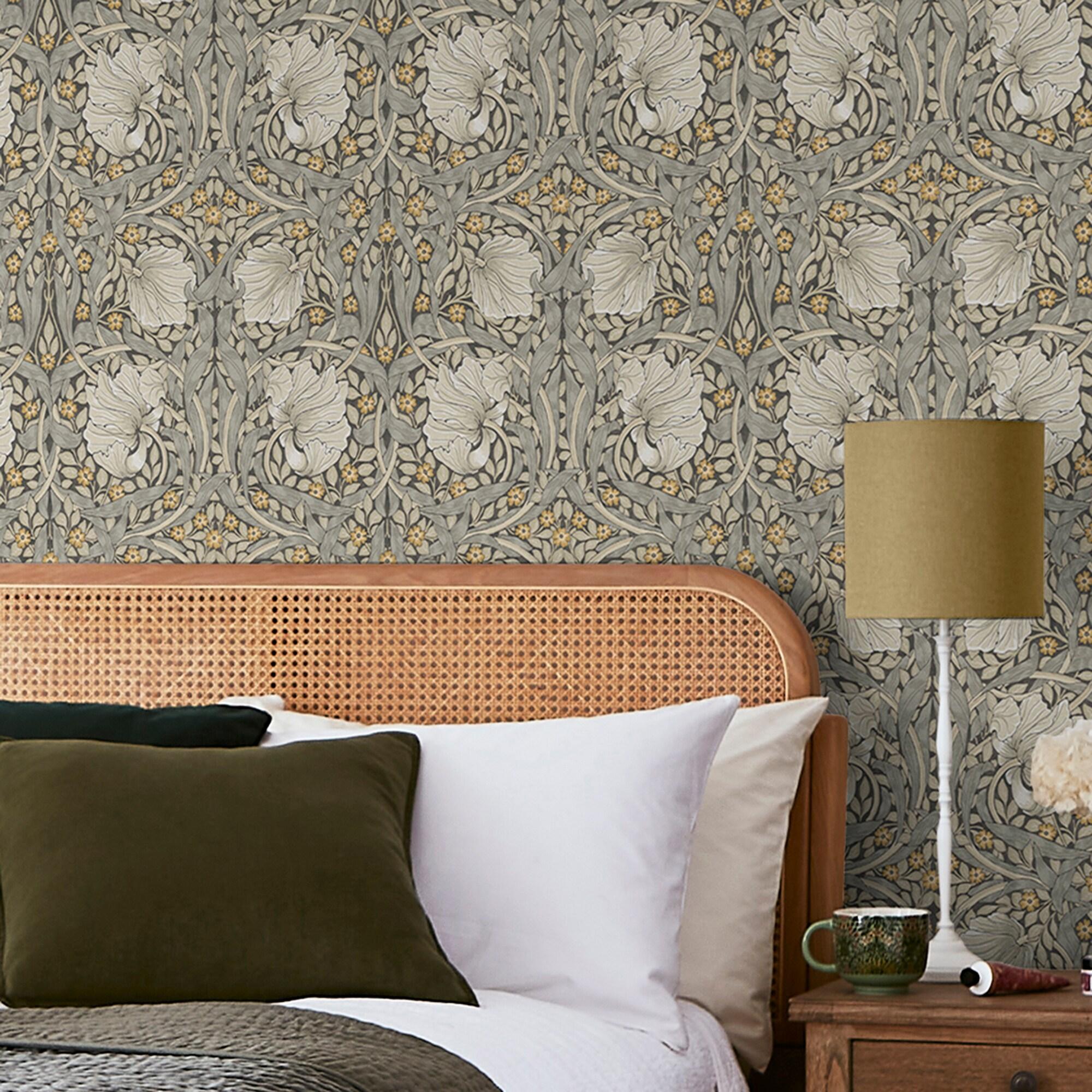 Nilda Floral Wallpaper