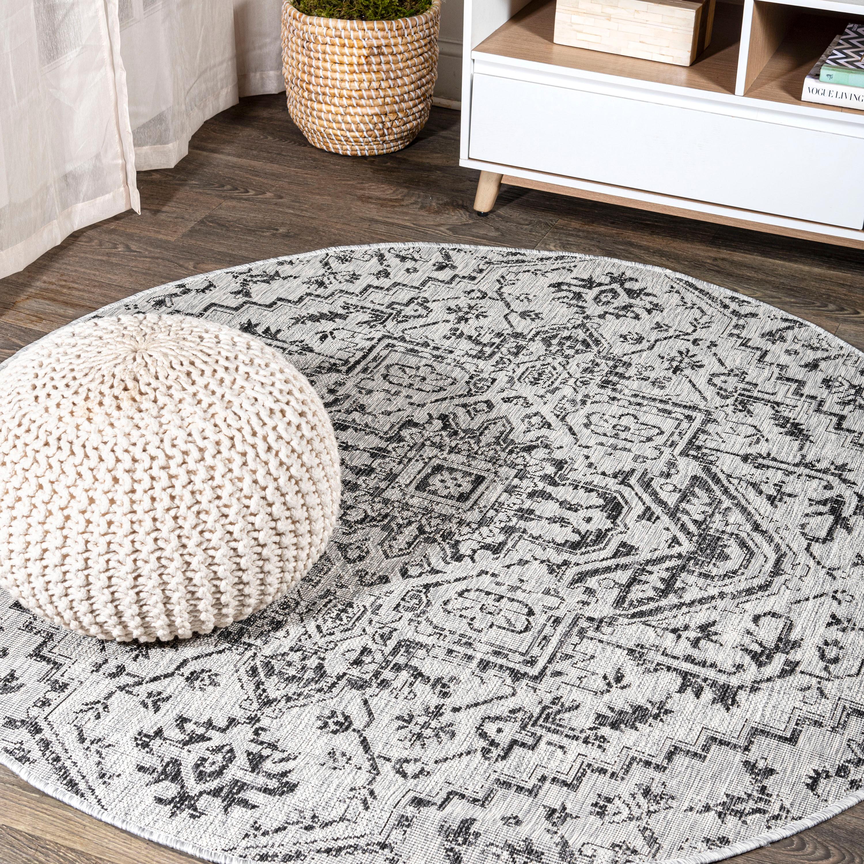 5' Round Estrella Bohemian Medallion Textured Weave Indoor/Outdoor Area Rug, Black/Gray - JONATHAN Y