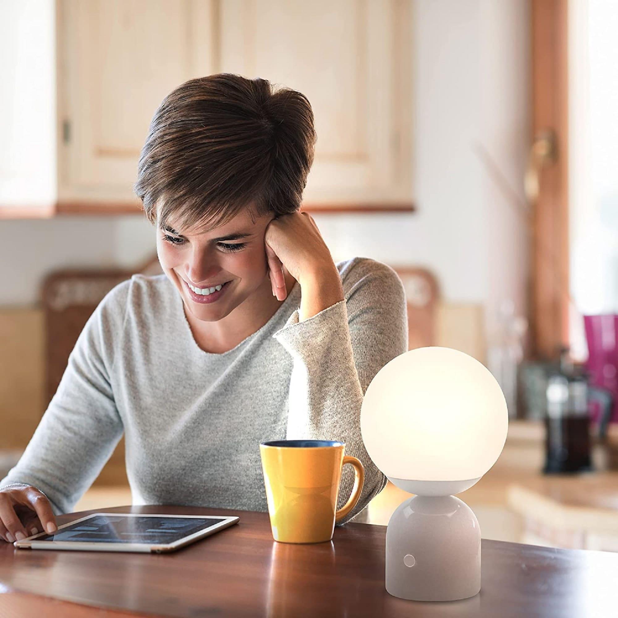 Brightech Mila 9.85 in. Mid-Century Modern Integrated LED Bedside Table Lamp