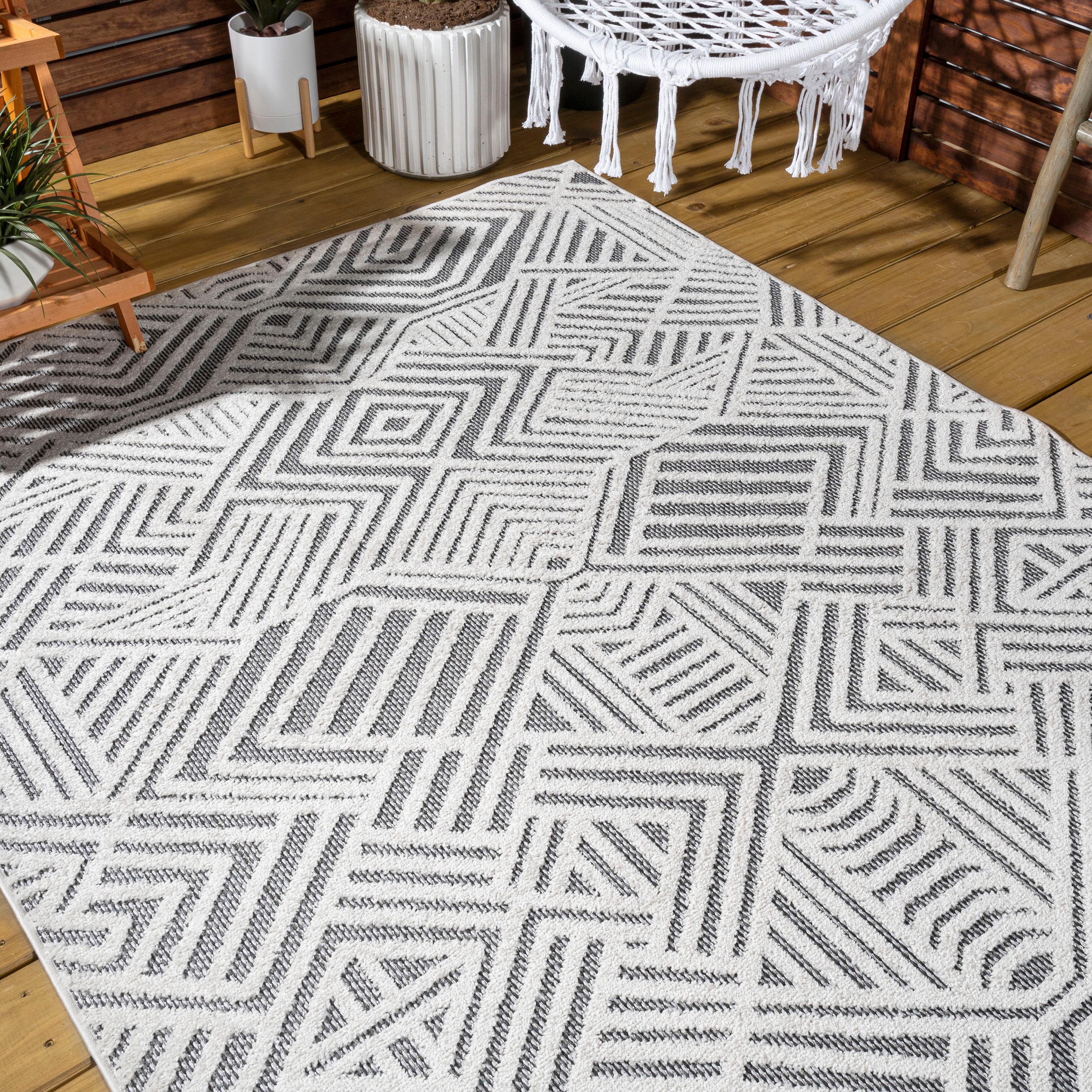 4'x6' Jordan High-Low Pile Art Deco Geometric Indoor/Outdoor Area Rug, White/Black - JONATHAN Y