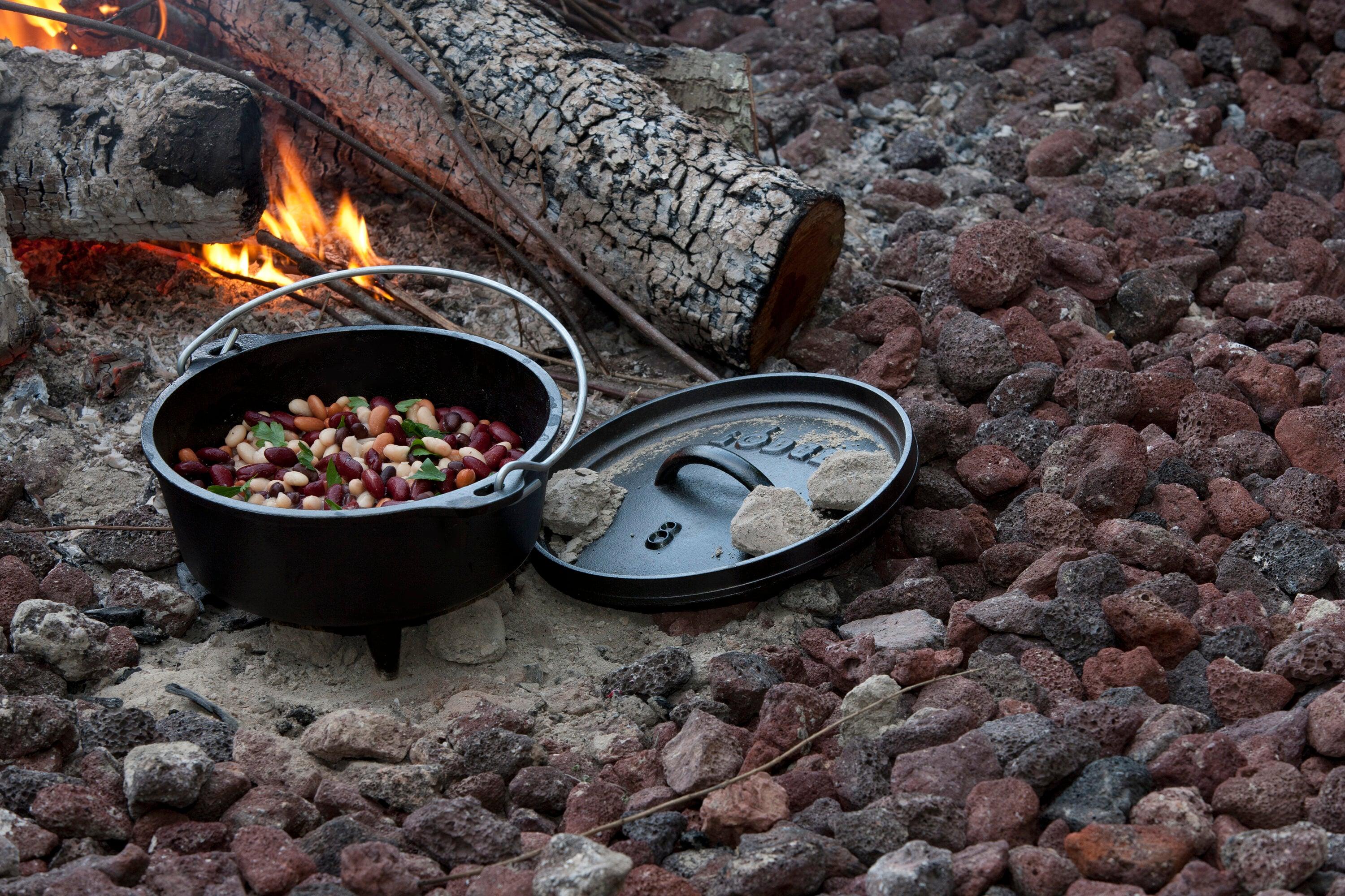 Lodge Lodge Cast Iron Camp Dutch Oven