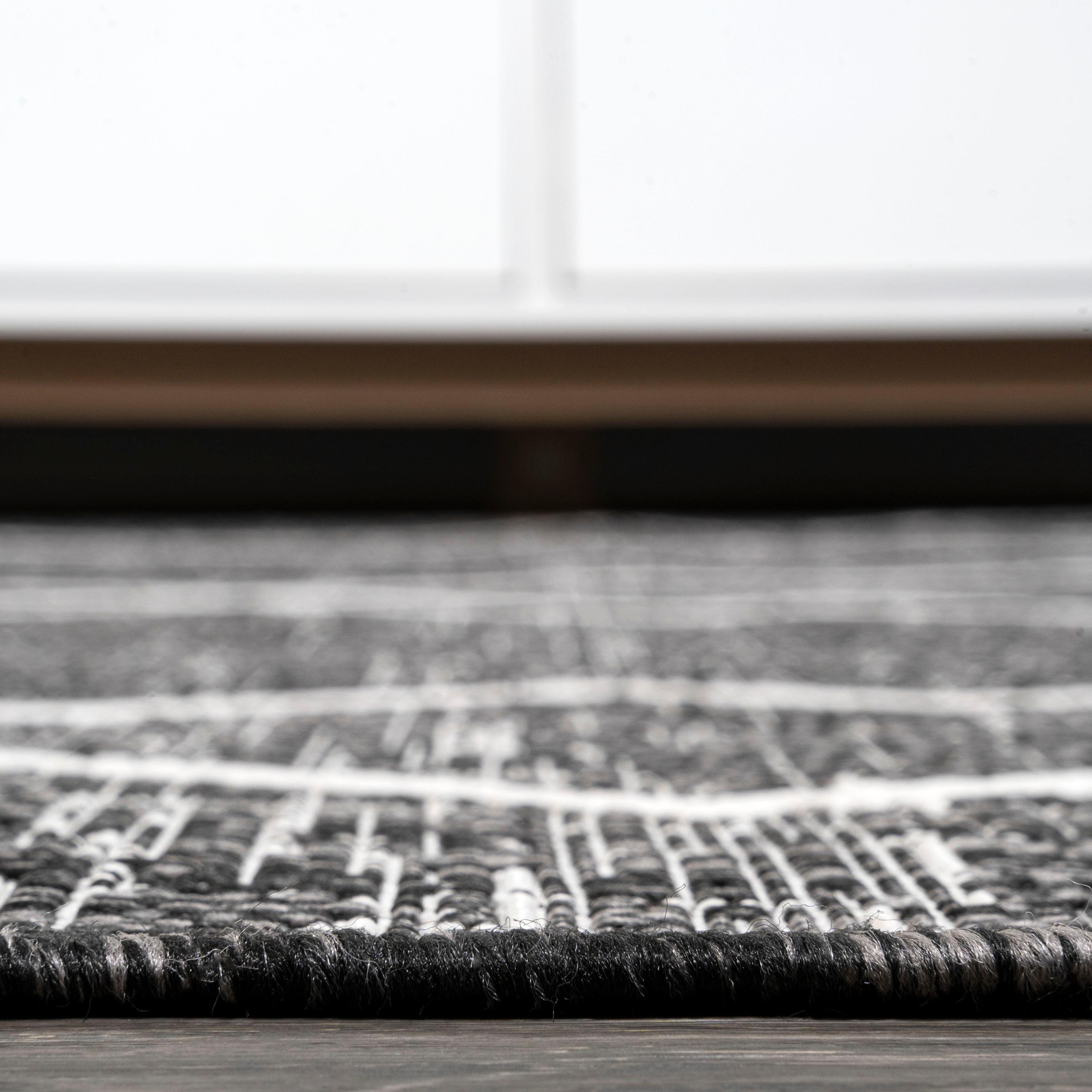 2'x10' Carwa  Diamond Trellis Indoor/Outdoor Runner Rug, Black/Ivory - JONATHAN Y