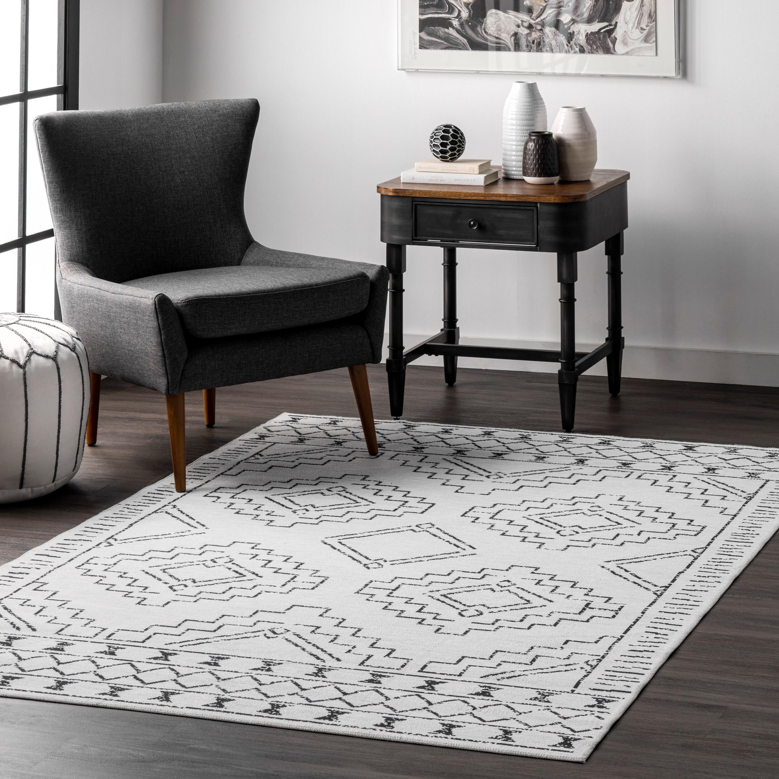 Nuloom Noa Geometric 6 Square Machine Washable Indoor Area Rug for Living Room Bedroom Dining Room Kitchen, White/Charcoal
