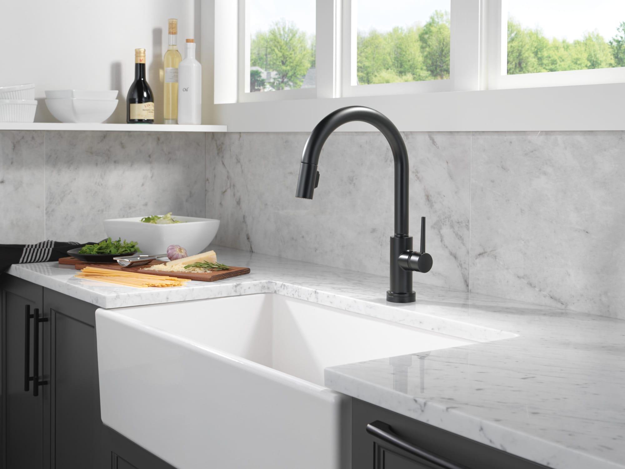 Trinsic Touch2O Kitchen Sink Faucet with Touchless Technology